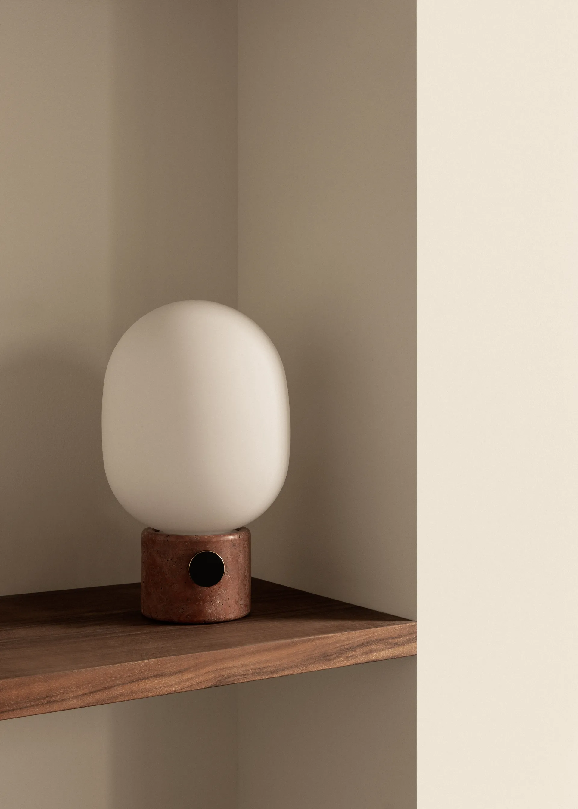 JWDA bordlampe, Red travertine Audo Copenhagen