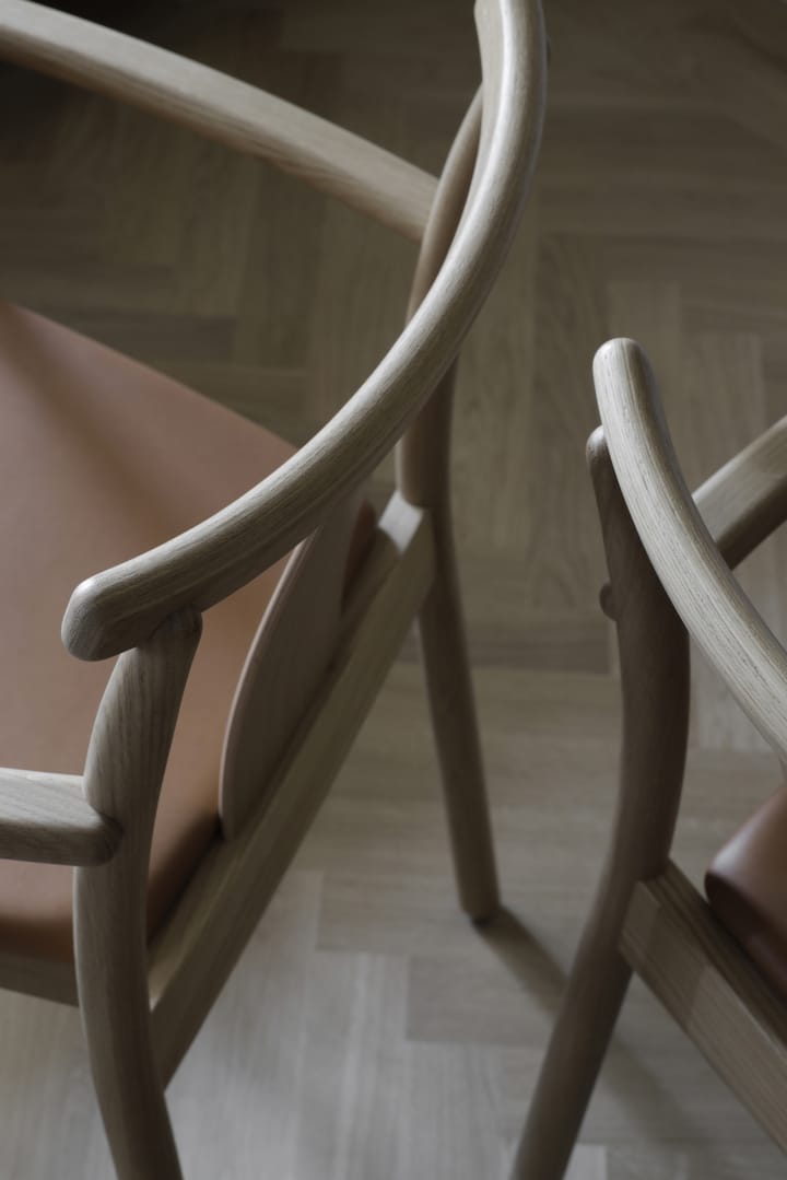 Merkur karmstol med sittepute, Oak- Dakar 0250 cognac Audo Copenhagen