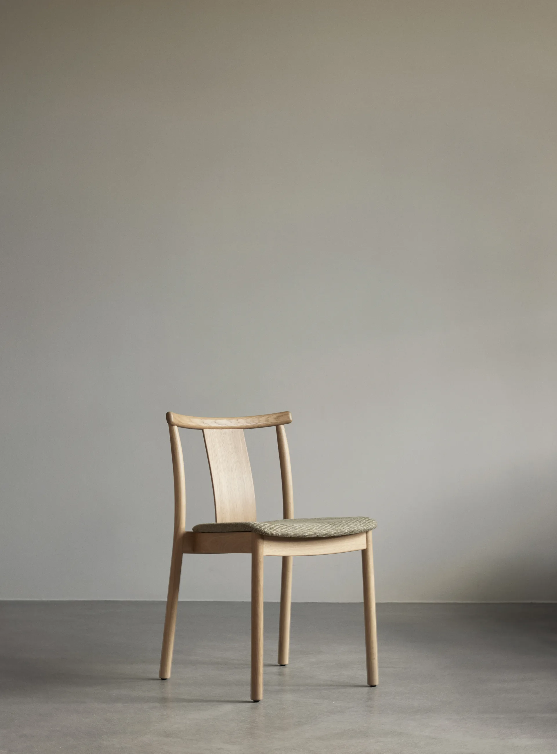 Merkur stol med sittepute, Oak-Hallingdal 0200 beige Audo Copenhagen