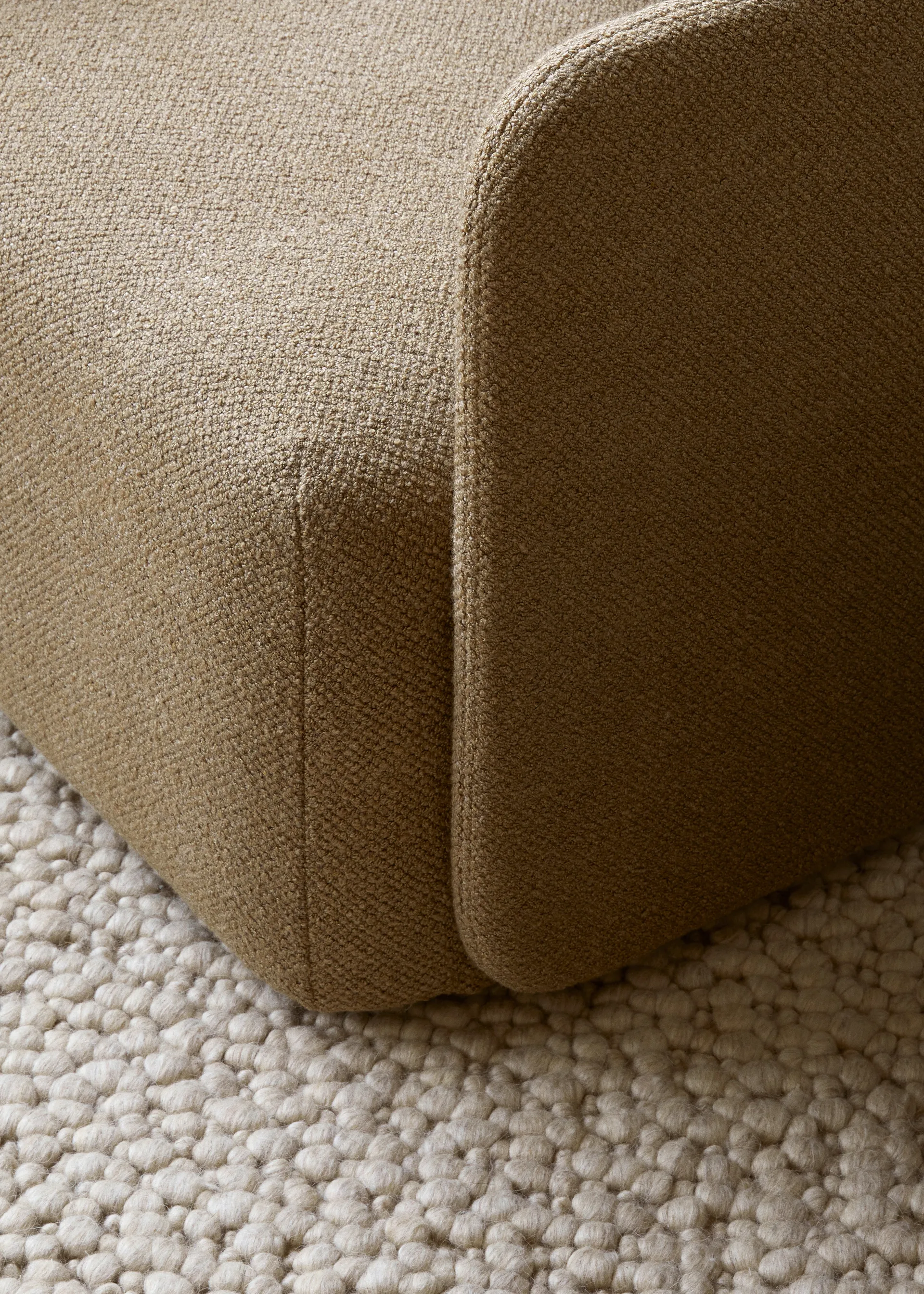 Offset lenestol, Audo Bouclé 06 Gold Audo Copenhagen