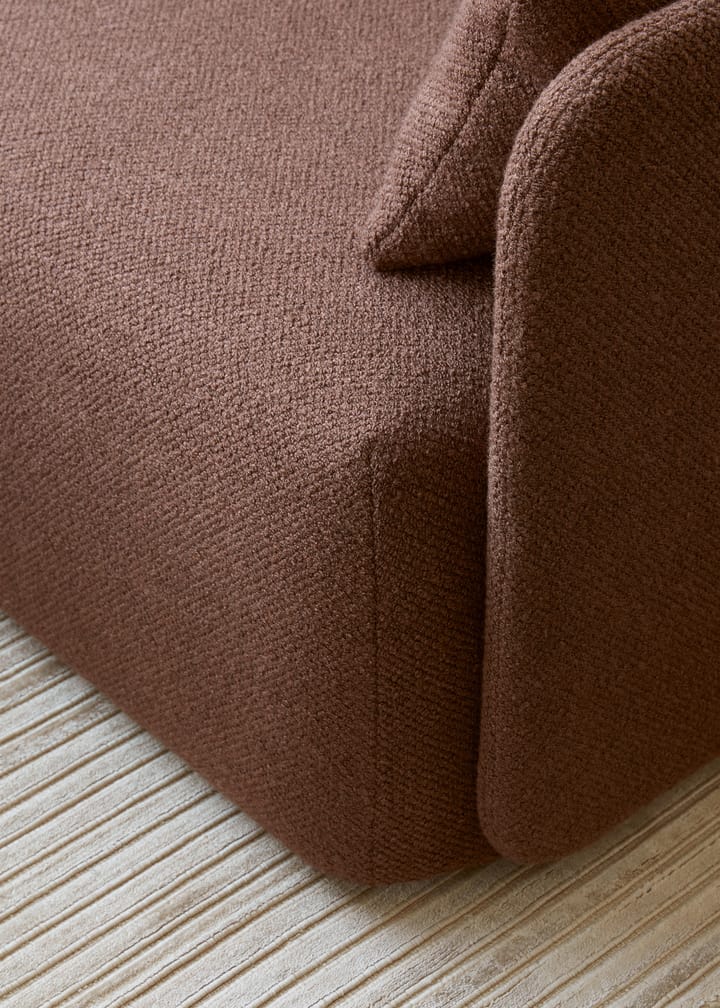 Offset sofa 2-seters, Audo Bouclé 08 Bordeaux Audo Copenhagen