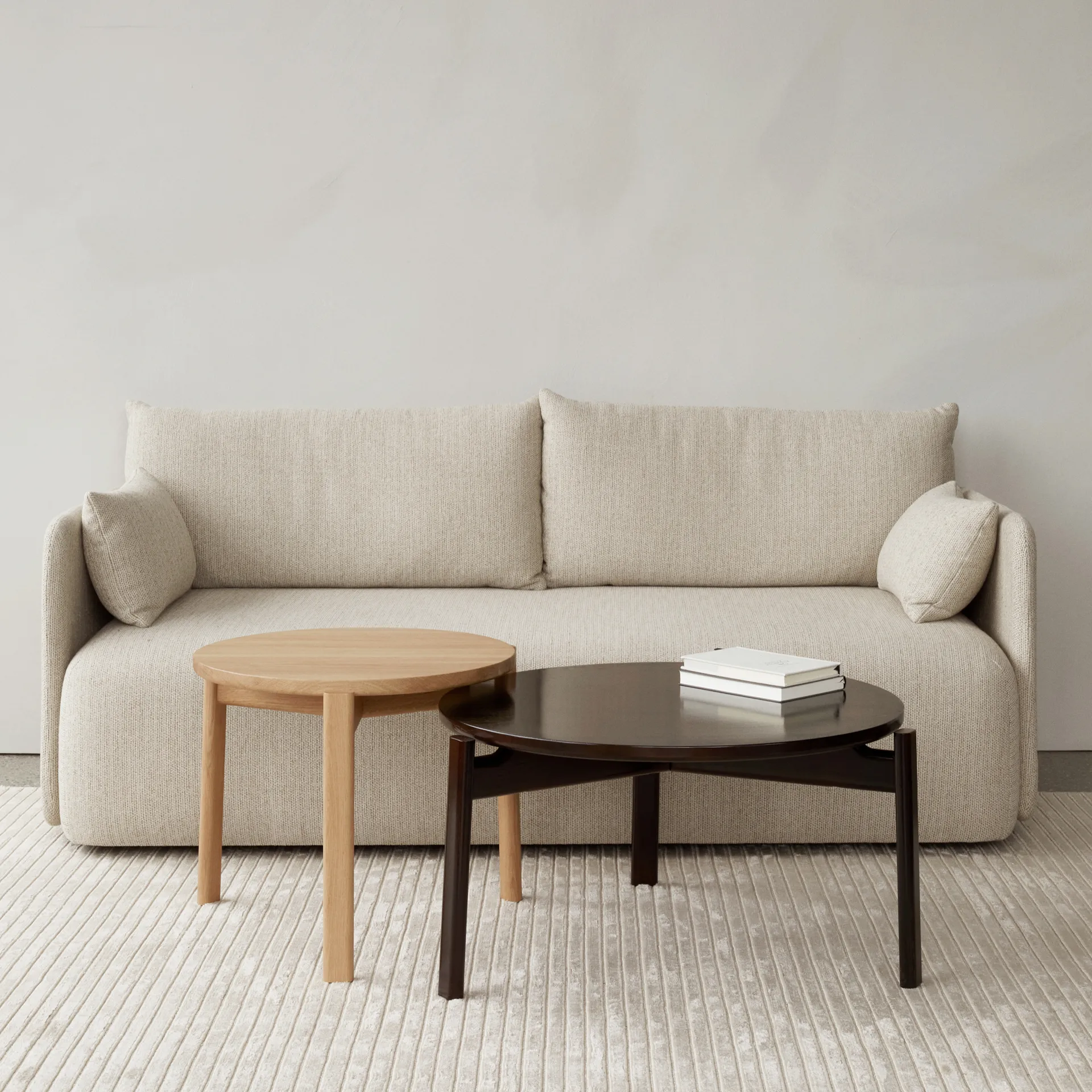 Passage salongbord Ø70 cm, Mørklakkert eik Audo Copenhagen