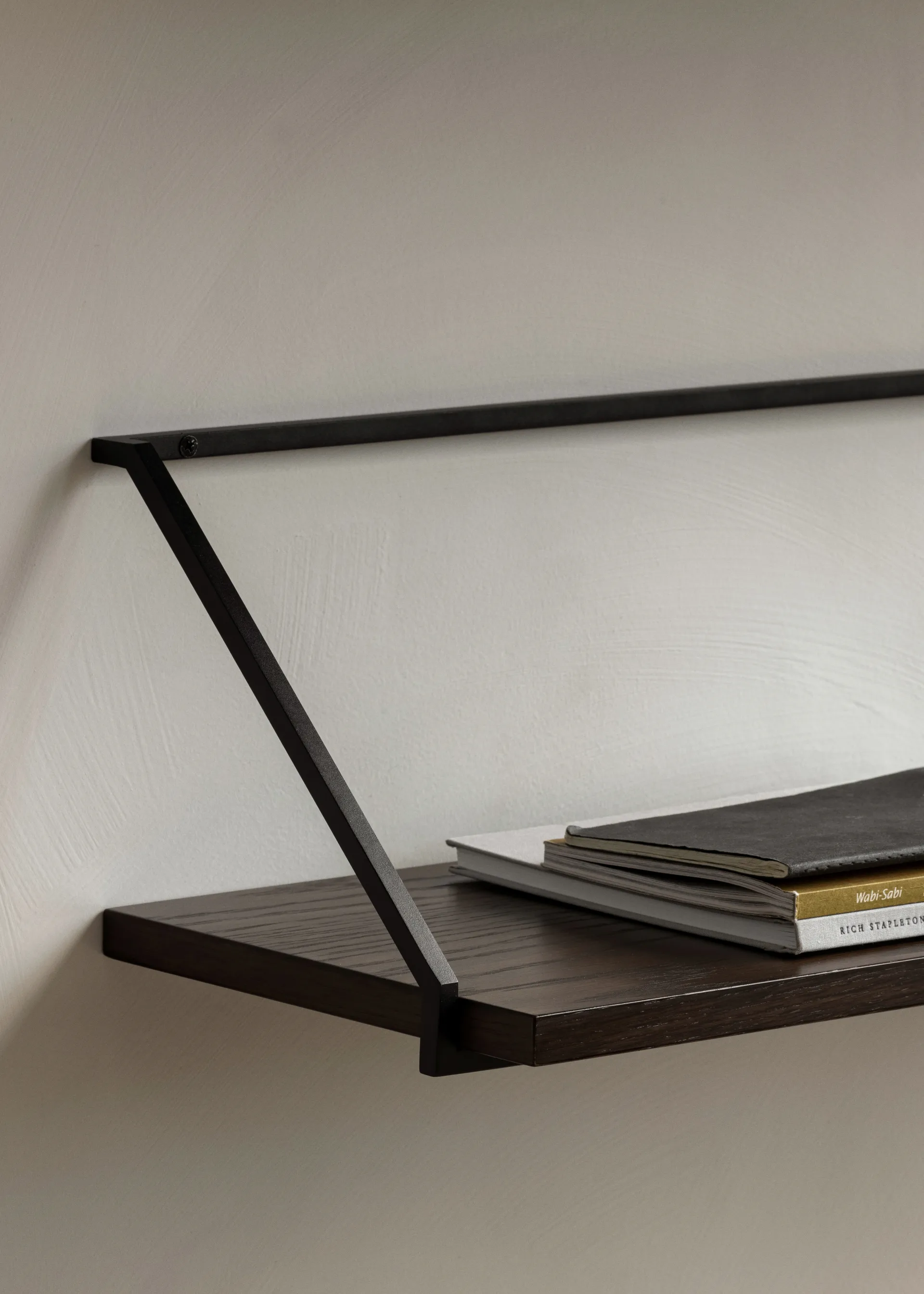 Rail hylle, Mørkbeiset eik Audo Copenhagen