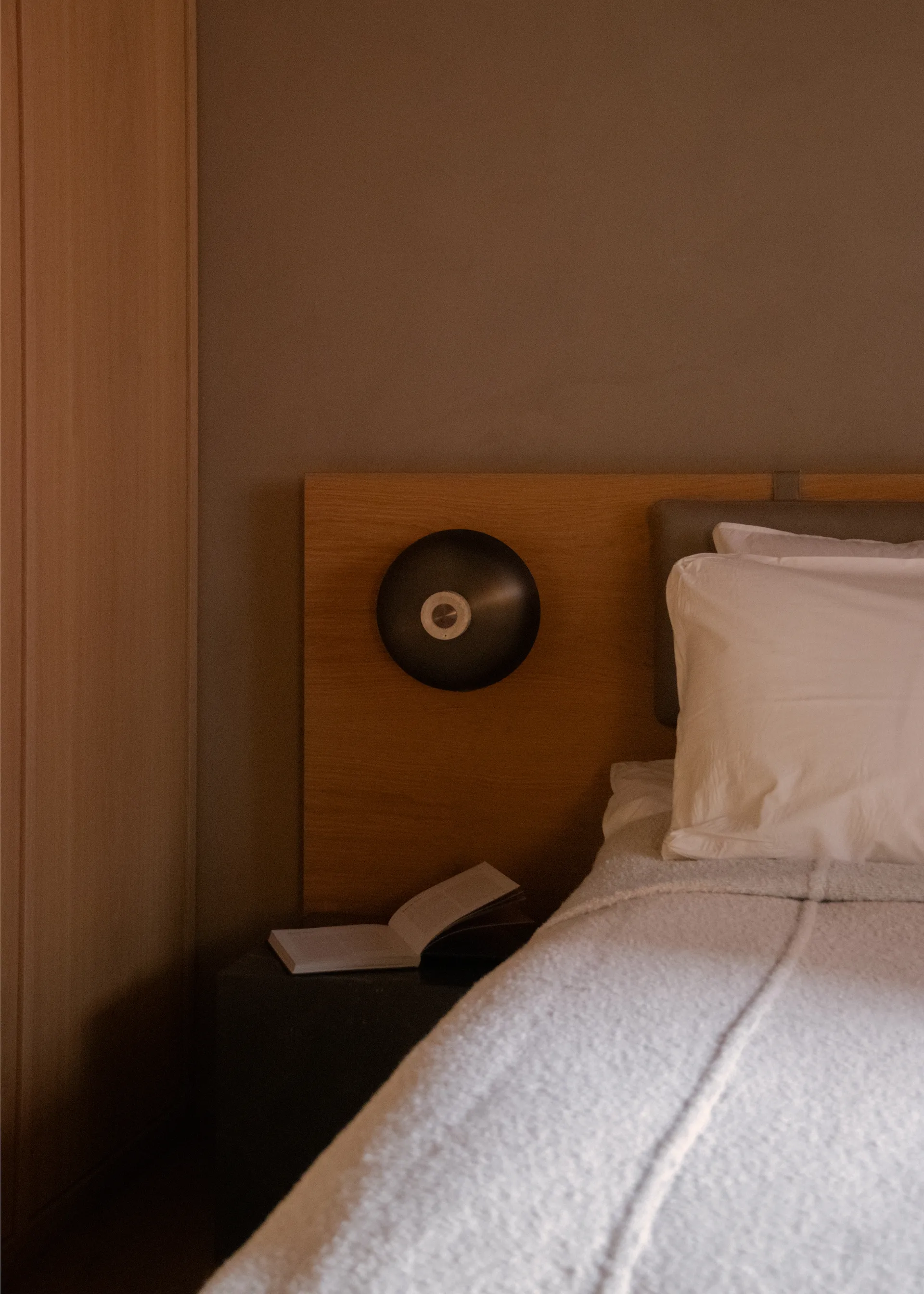 Reverse vegglampe fast installasjon, Bronzed aluminium Audo Copenhagen