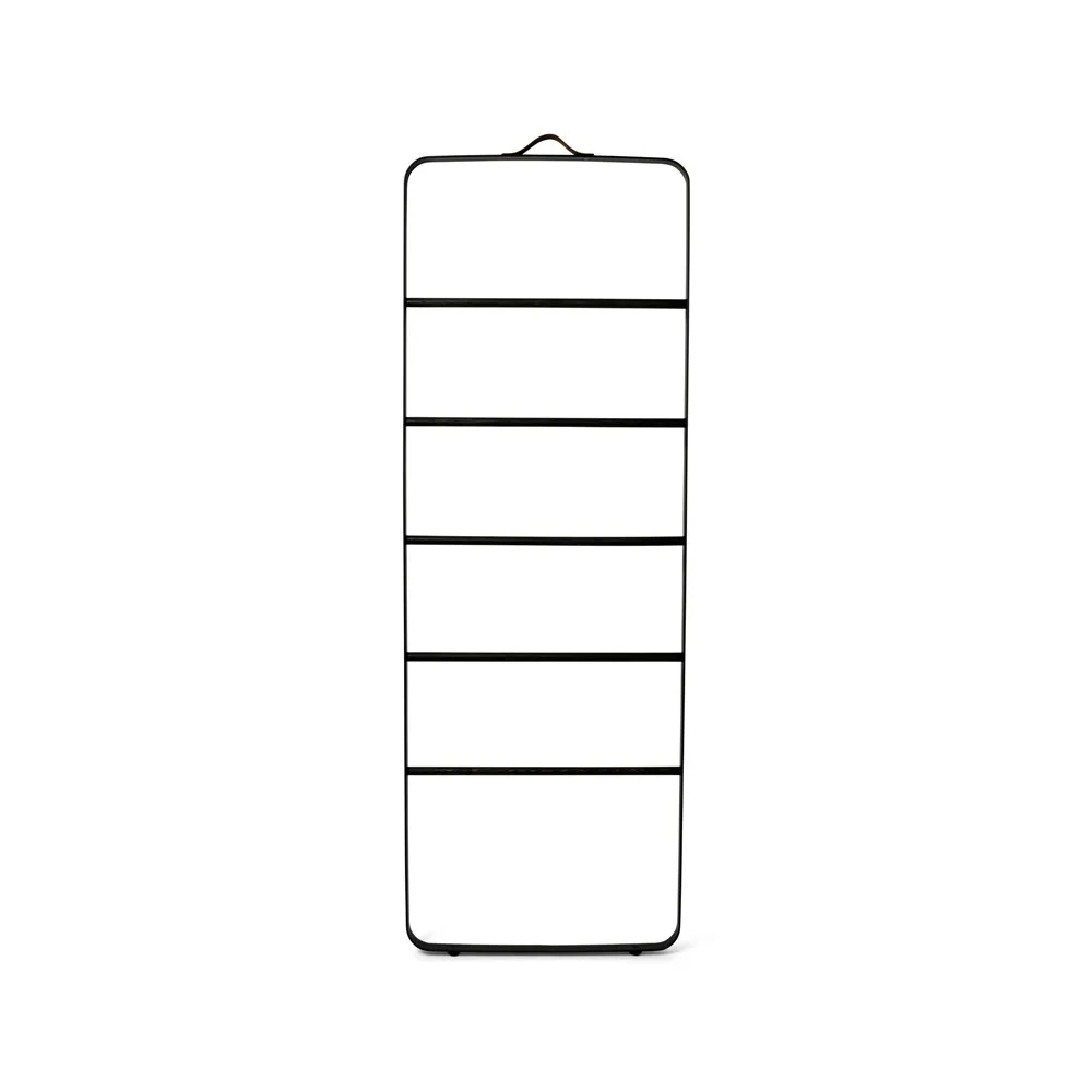 Towel håndklehenger, sort, stenger i mørk ask, skinn Audo Copenhagen