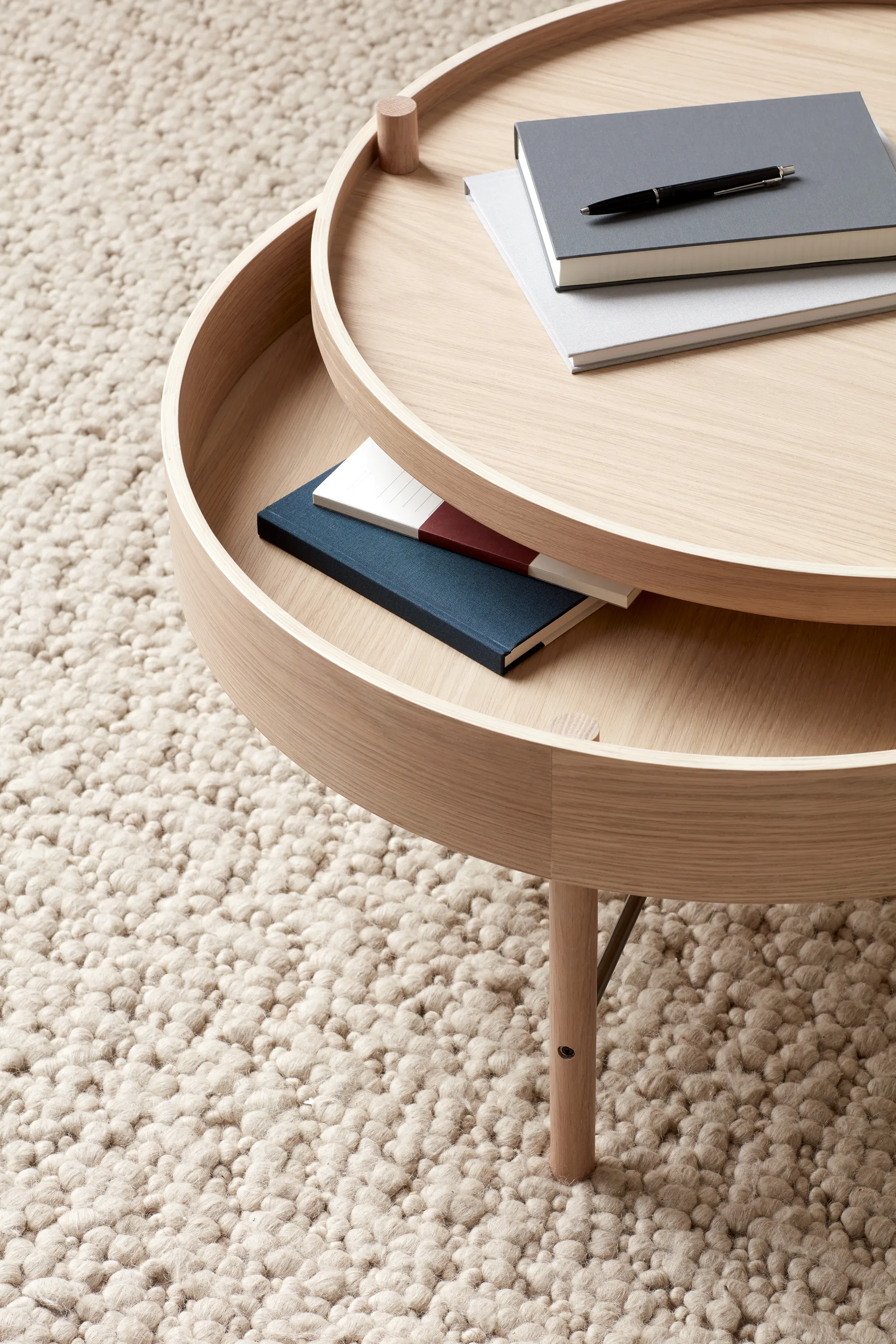 Turning table, naturlik eik-krom Audo Copenhagen