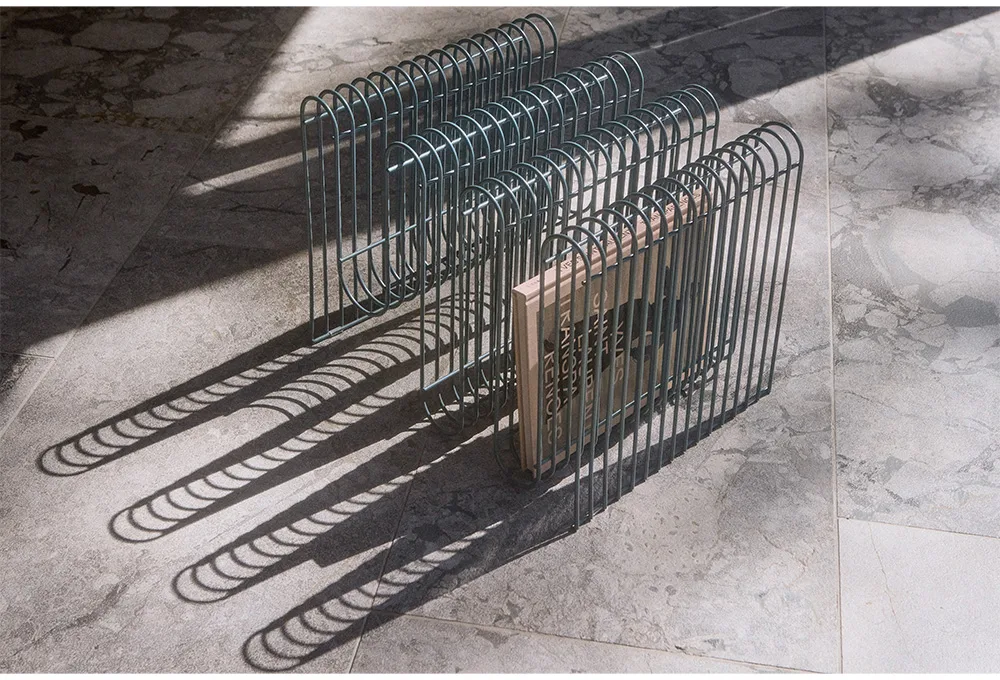 Curva magasinholder, Dusty blue AYTM