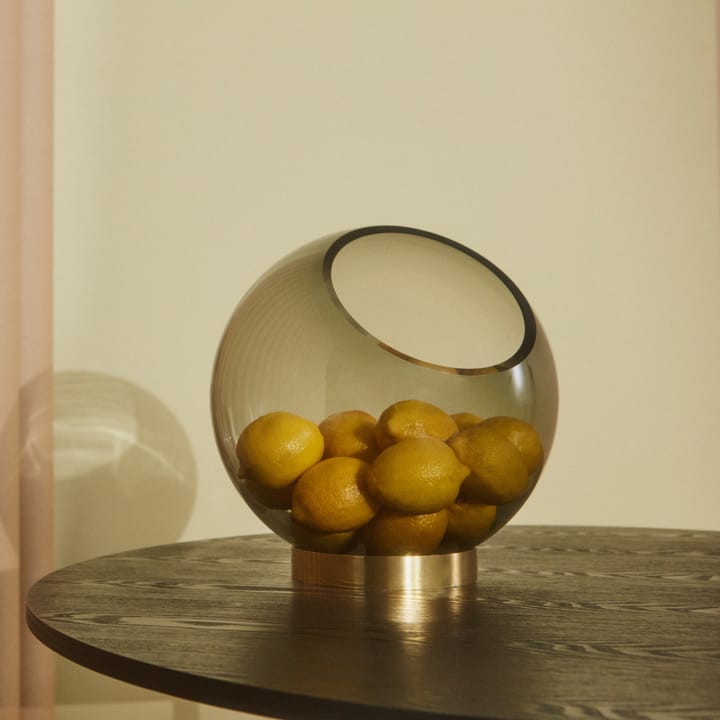 Globe vase XL - Svart-gull - AYTM
