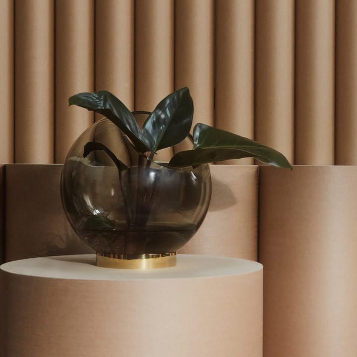 Globe vase XL - Svart-gull - AYTM