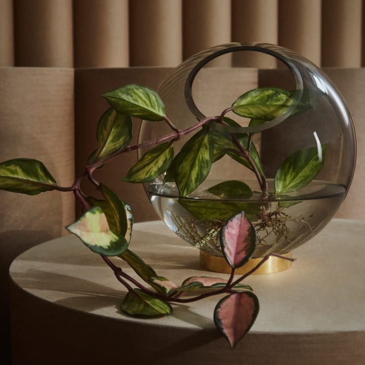 Globe vase XL - Svart-gull - AYTM