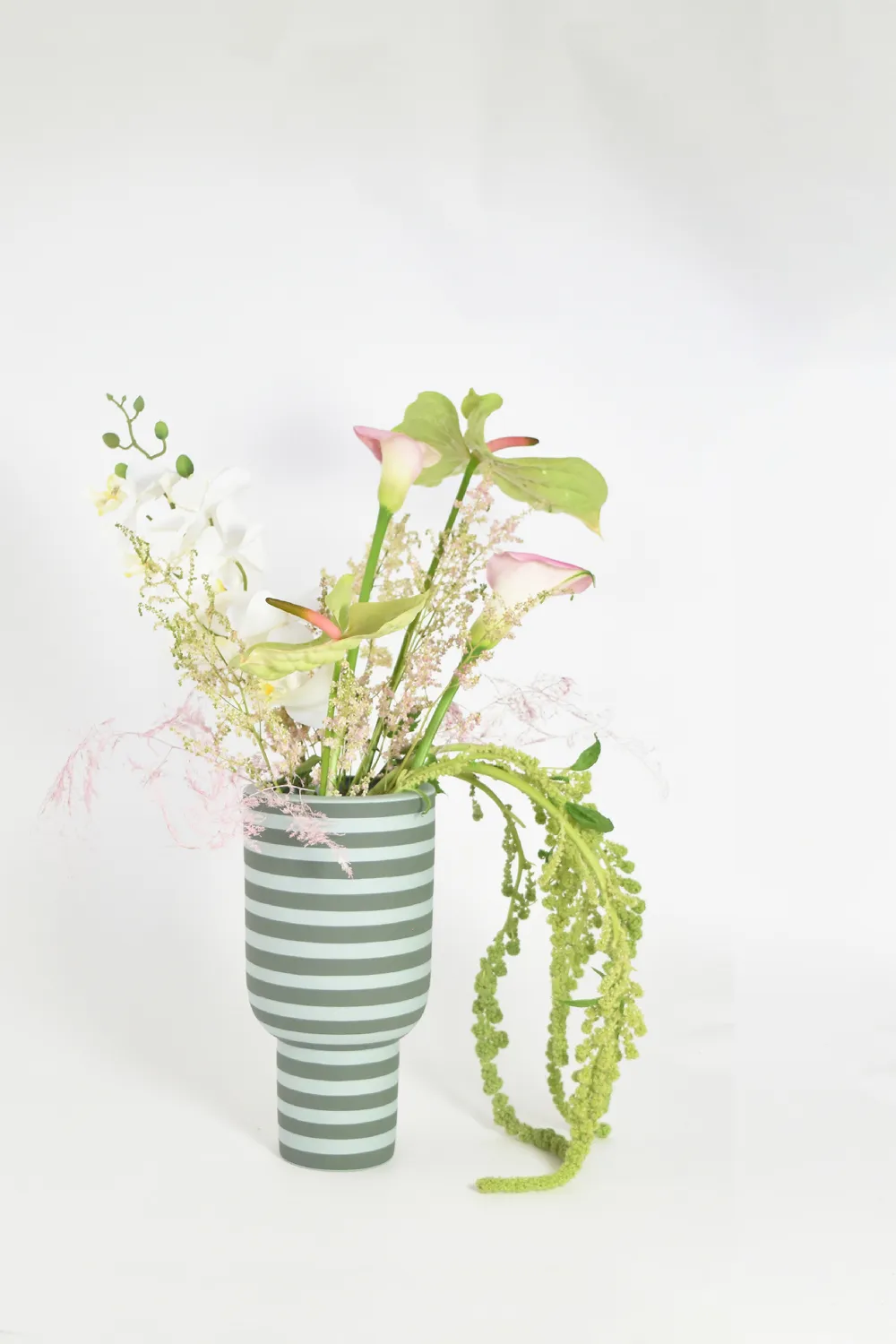 Varia vase 30 cm, Dusty green-forest AYTM