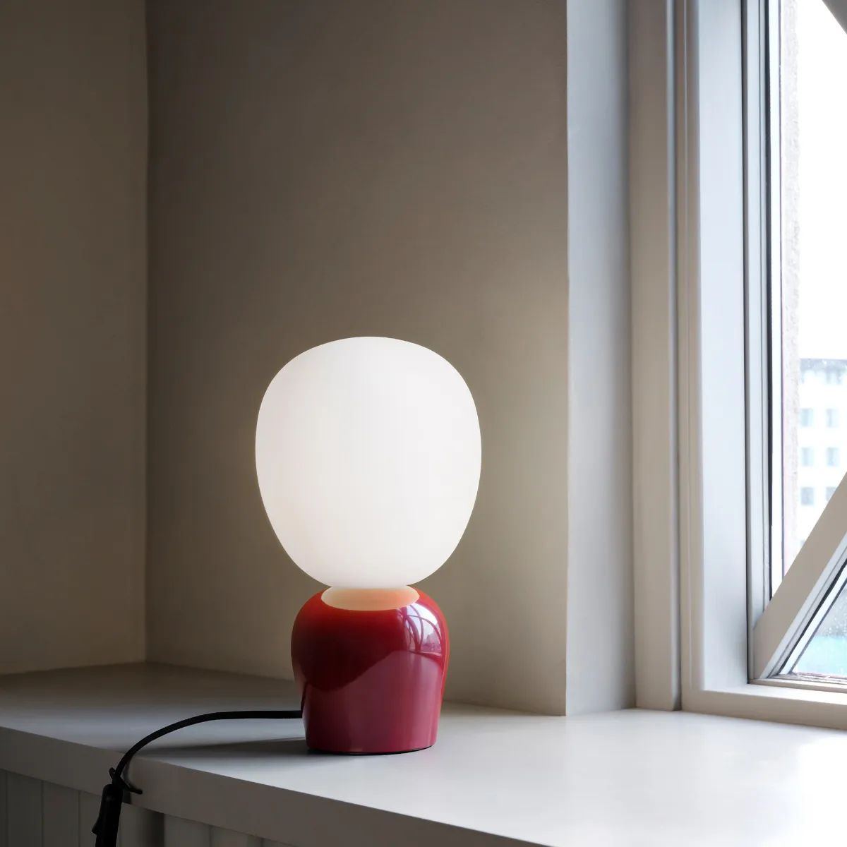 Buddy bordlampe opalglass, Vinrød Belid