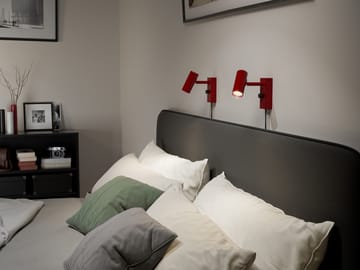 Cato vegglampe - Blank rubinrød-matt svart - Belid