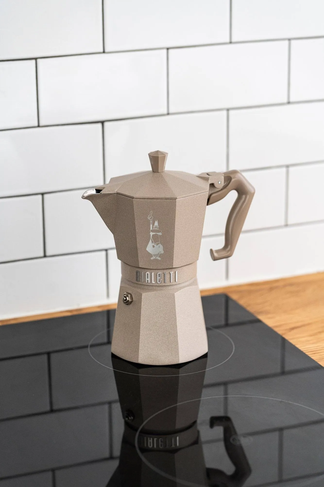 Bialetti eksklusiv mokkakanne induksjon, Beige, 6 kopper Bialetti
