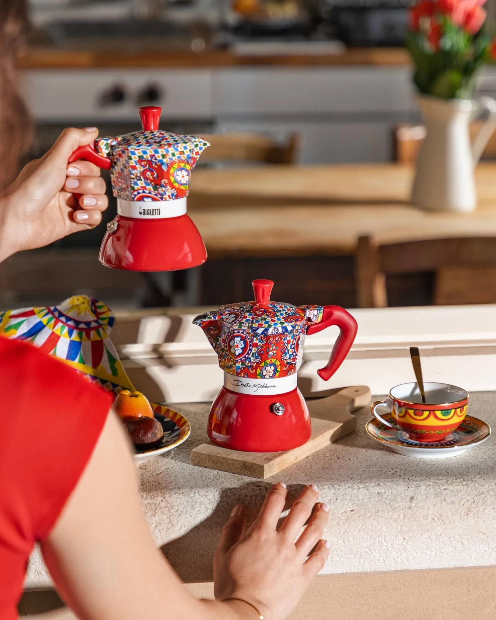 Bialetti x Dolce & Gabbana mokkakanne induksjon, Sicilian cart, 2 kopper Bialetti