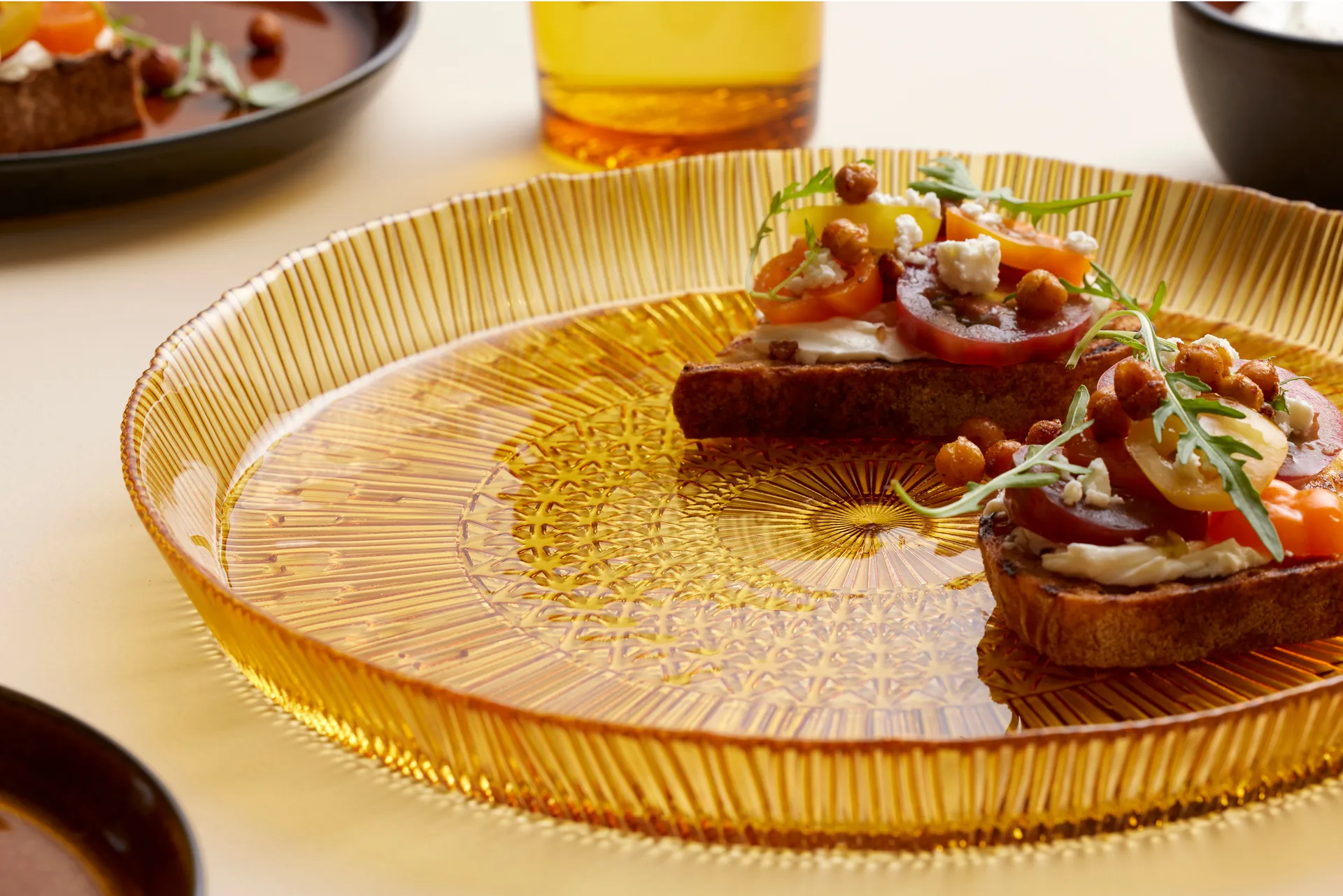 Kusintha serveringsfat rund Ø30 cm, Amber Bitz