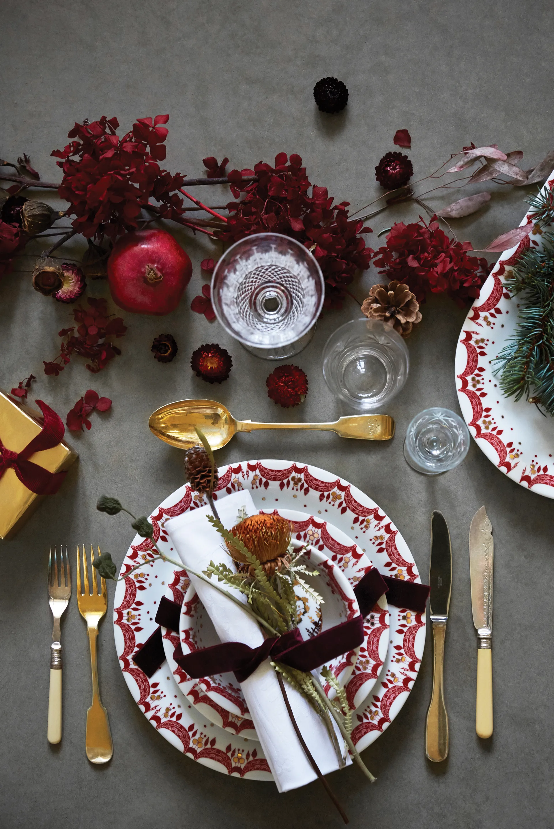 Guirlande Serveringsfat rød 39 x 23,5, Rød Bjørn Wiinblad