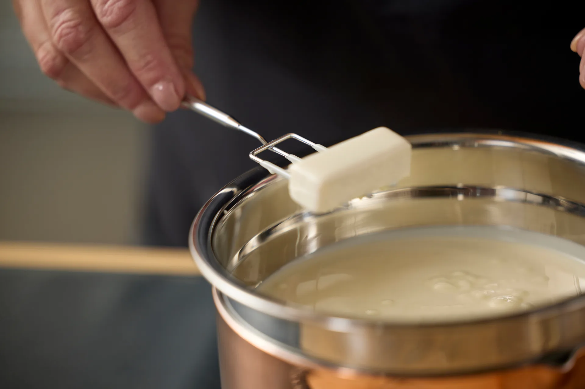 Blandingsbolle med silikonbunn latte, 1,5 liter Blomsterbergs