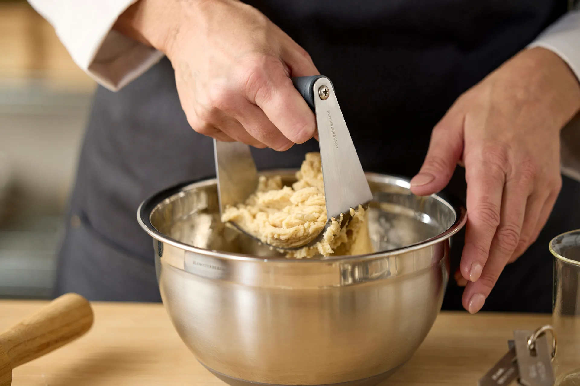 Blomsterbergs mørdeigsblander, Grå-stål Blomsterbergs