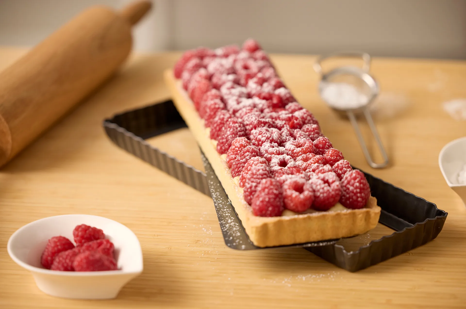 Blomsterbergs paiform rektangulær 35x11x2,6 cm, Dark grey Blomsterbergs