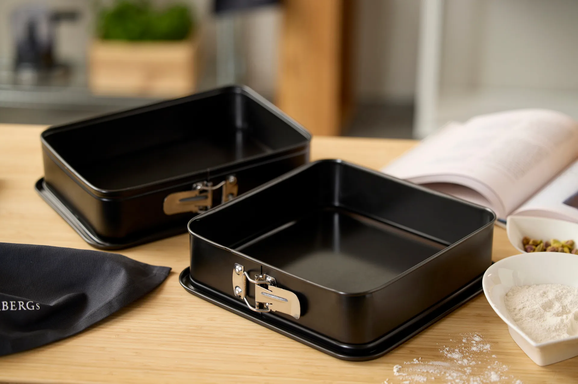 Blomsterbergs rektangulær springform 28x20x6 cm, Rustfritt stål Blomsterbergs