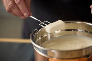 Miksebolle med silikonbunn latte - 1,5 liter - Blomsterbergs