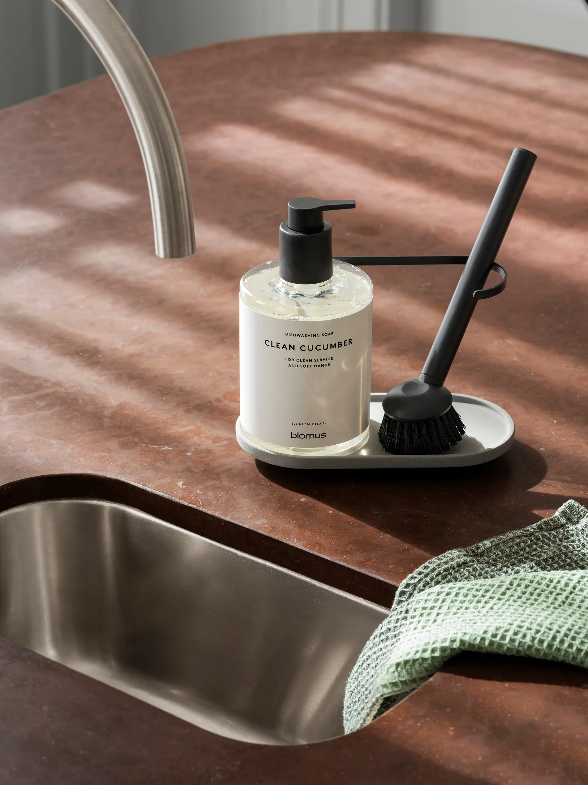 Dhuva oppvaskbørste- og såpedispenser, Micro Chip blomus