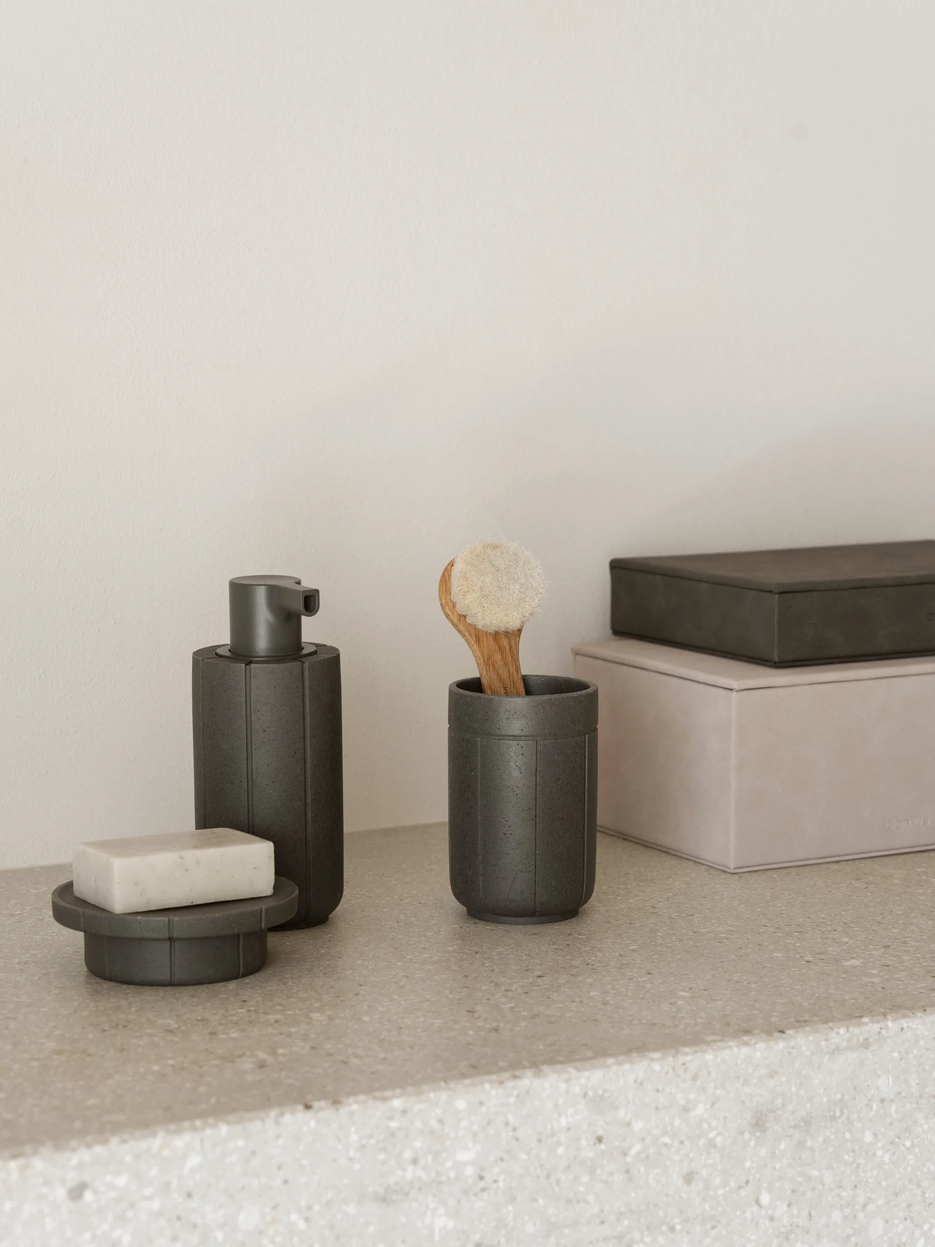 Kua såpeskål, Cedar Wood, Ø11x3,5 cm blomus