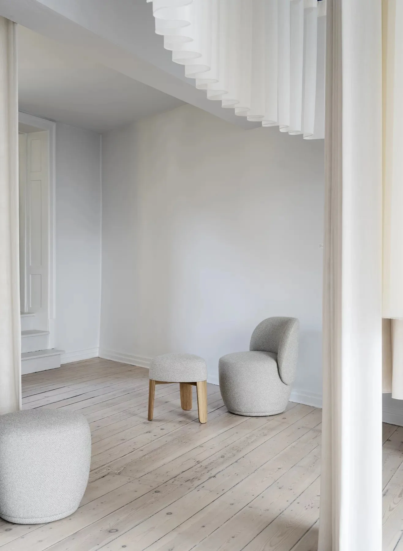 Kuon benk, Boucla beige blomus