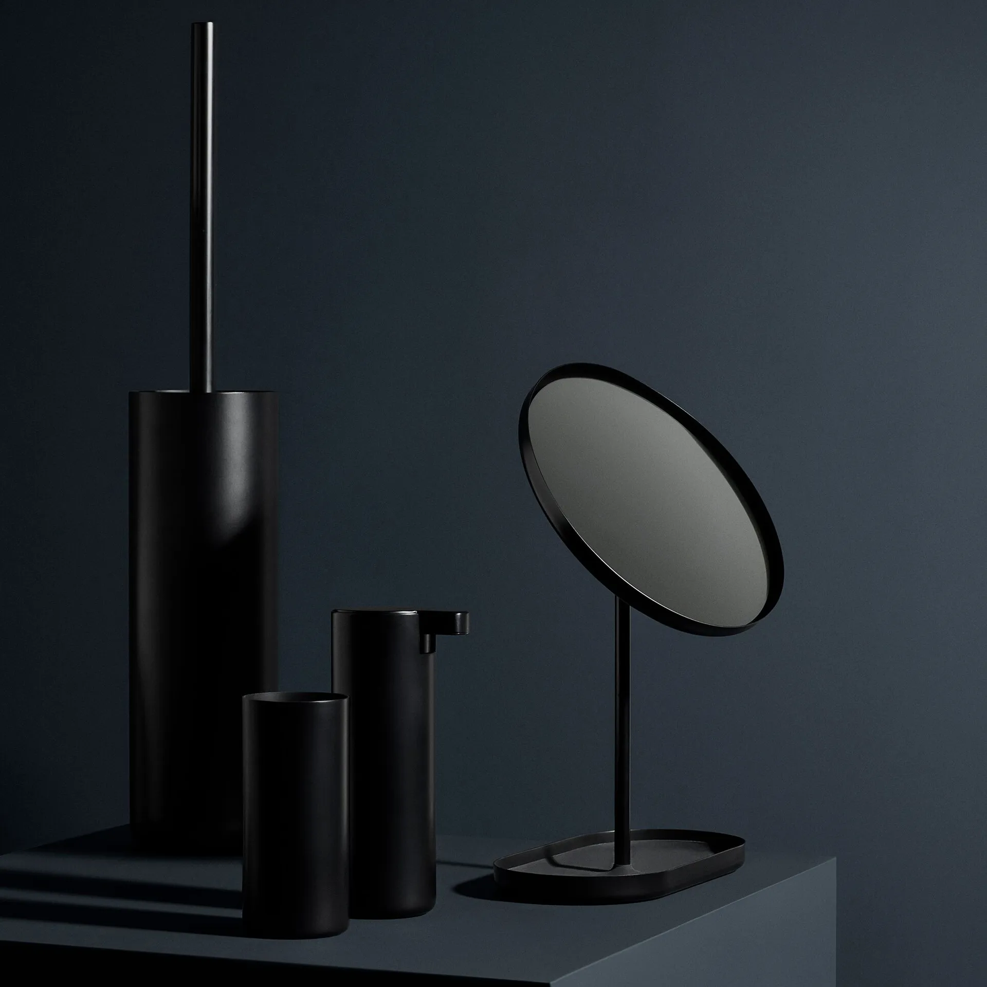 Modo tannbørstekopp, Svart blomus