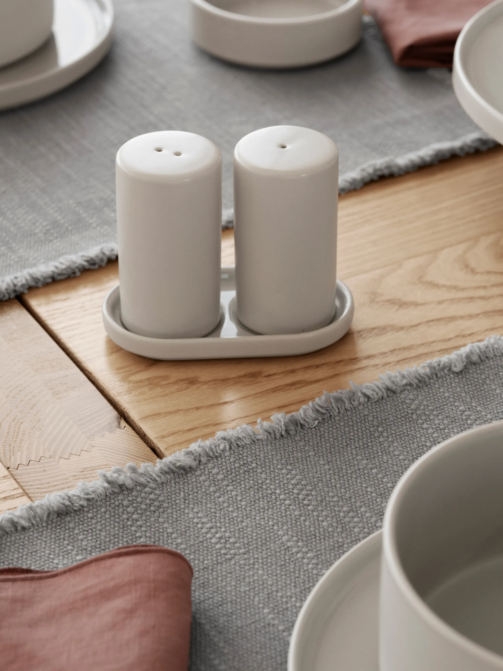 Pilar salt- og pepperkar 2 deler, Moonbeam, Ø4,5x11,5 cm blomus