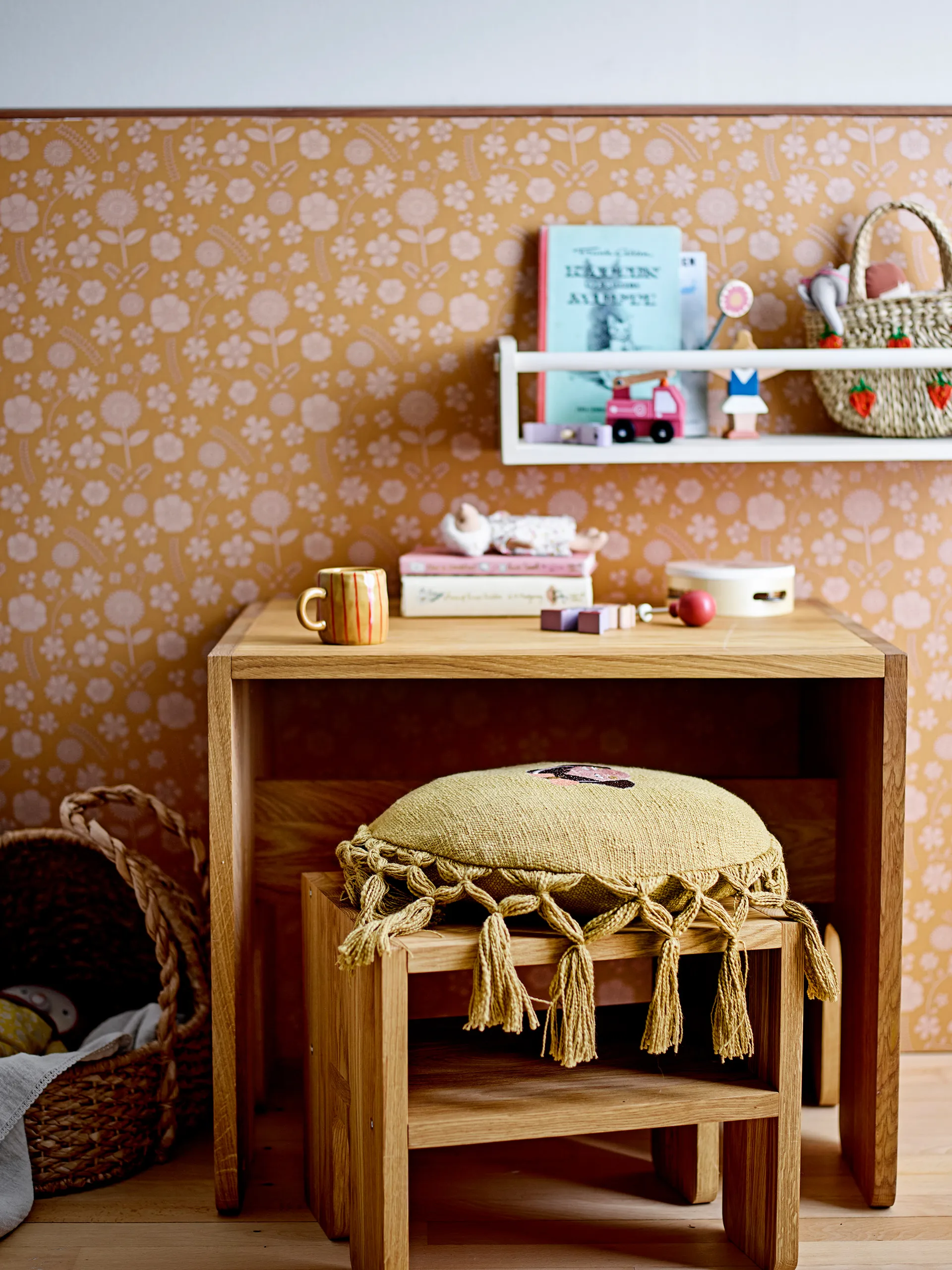 Bas barnebord 60 x 50 x 50 cm, Eik Bloomingville