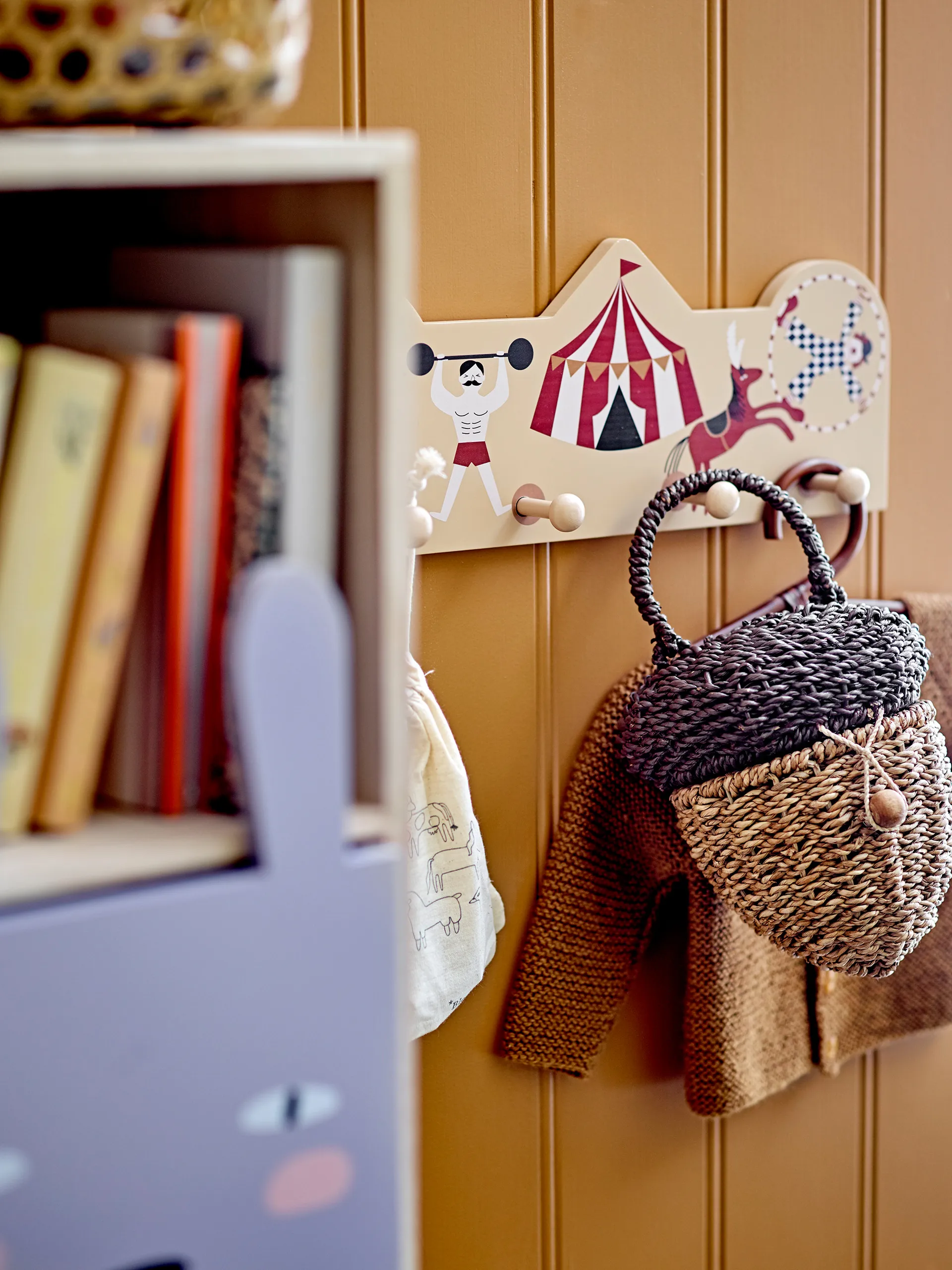 Calle bokhylle med skuffer, Natur Bloomingville