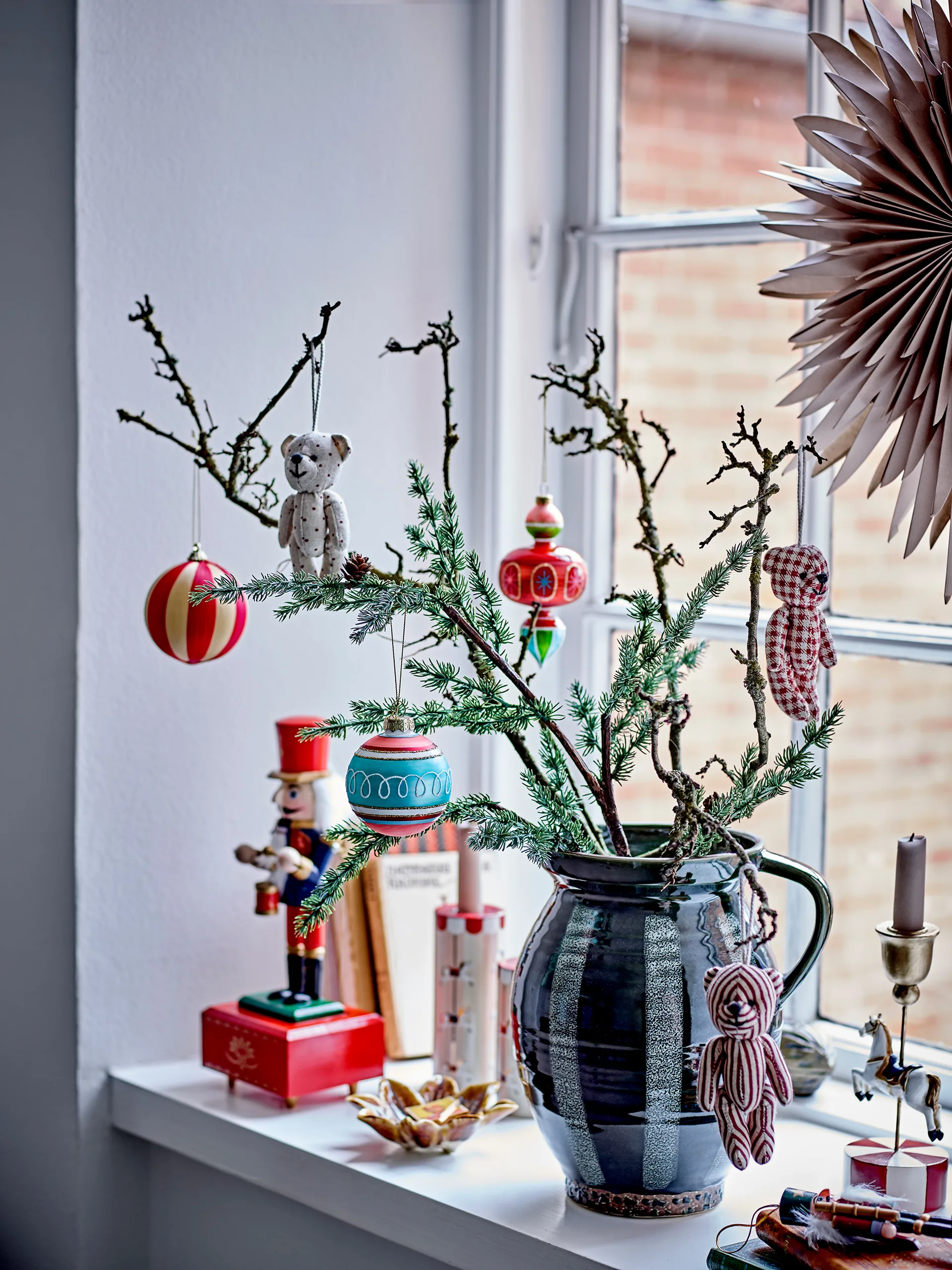 Merry-go-round lysestake, Hvit Bloomingville