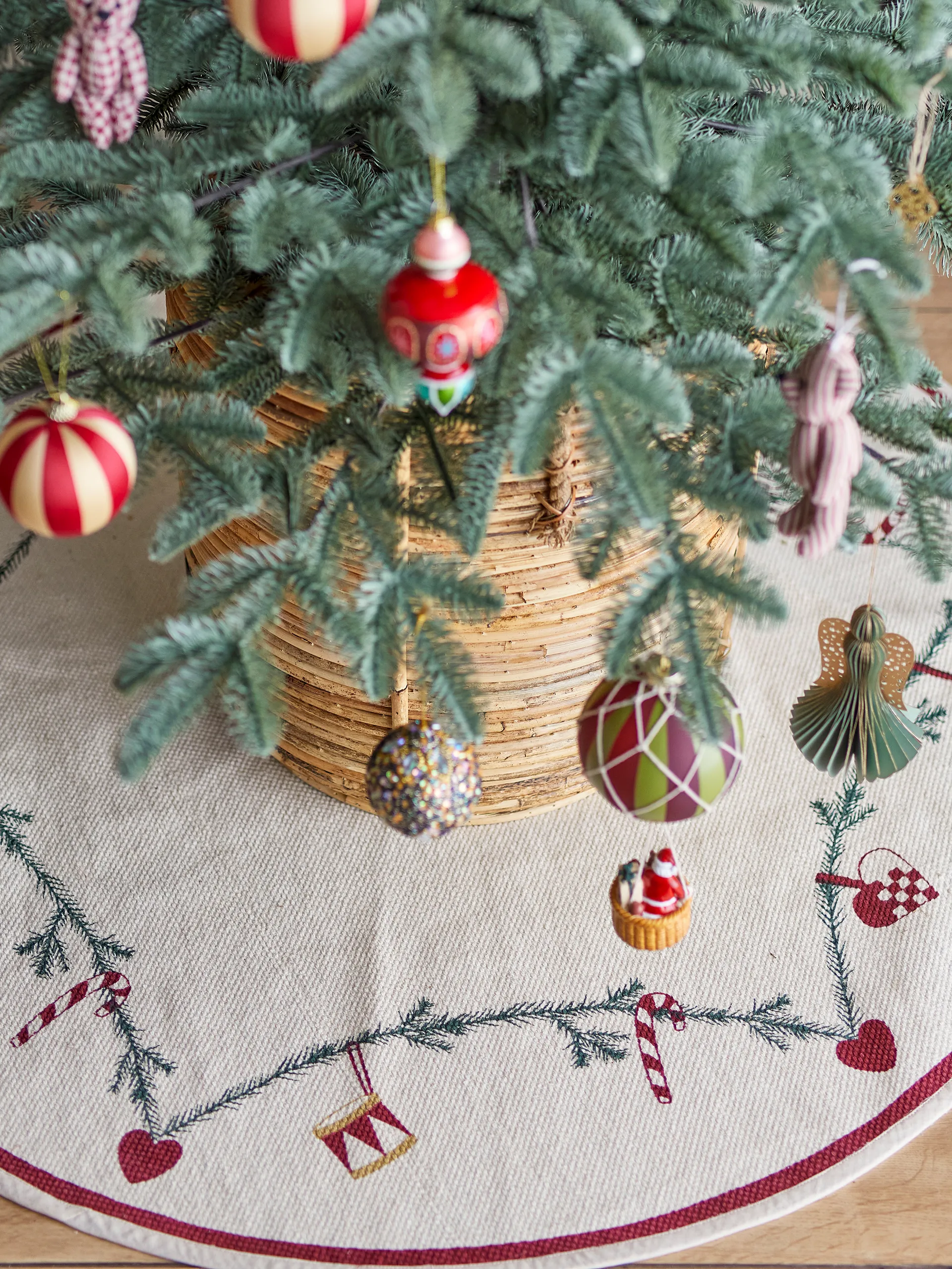 Yule juletreteppe Ø110 cm, Rød Bloomingville