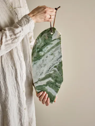 Ziggy skjærefjøl 15x38 cm - Grønn marmor - Bloomingville