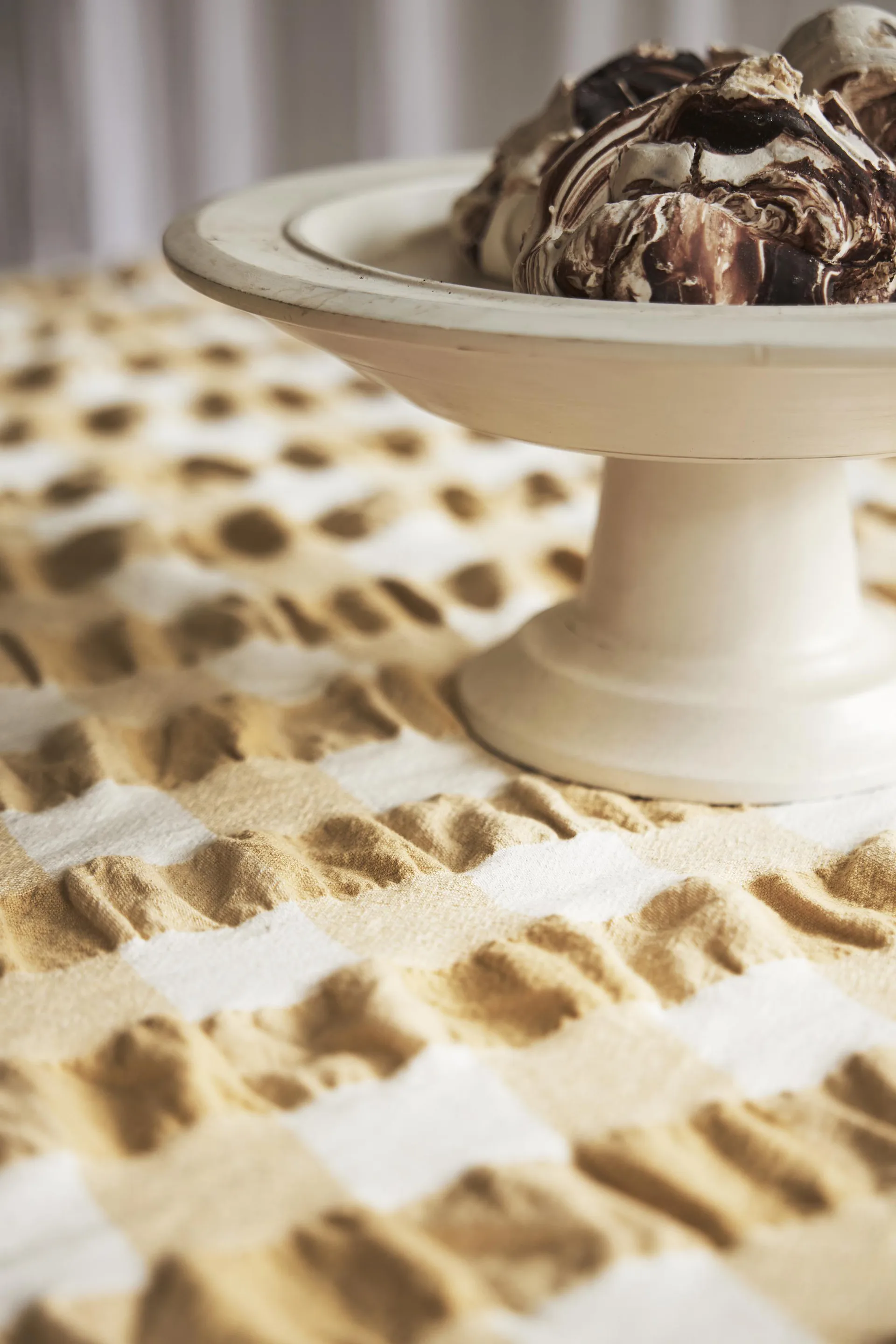 Kullavik bordduk Ø170 cm, Gul-hvit Boel & Jan