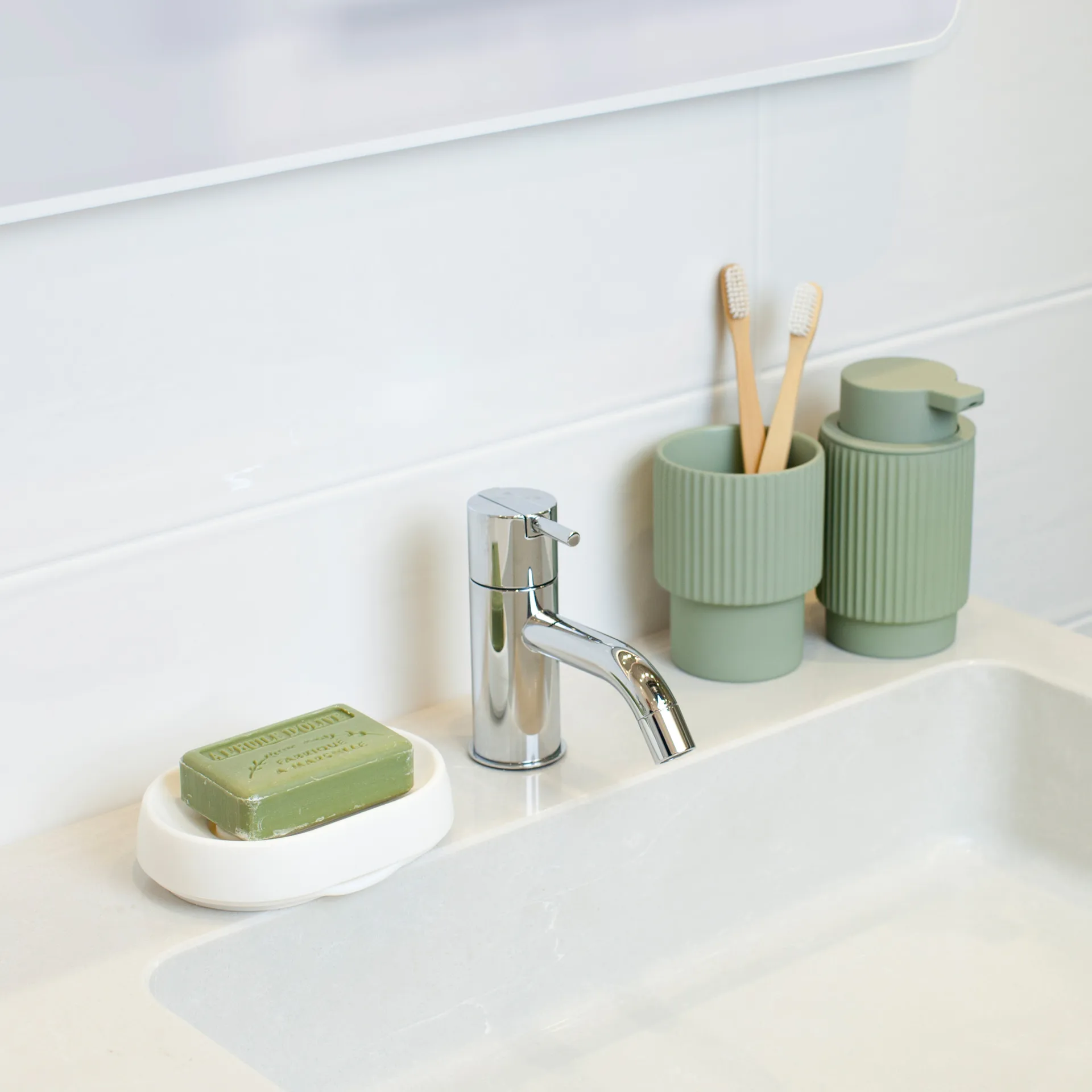 Såpefat med skjult avrenningstut silikon large, Hvit Bosign