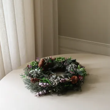 Botanical Forest Wreath blomsterkrans - Hortensia-eukalyptus-bargrener-kongler, Ø40 cm - Botané