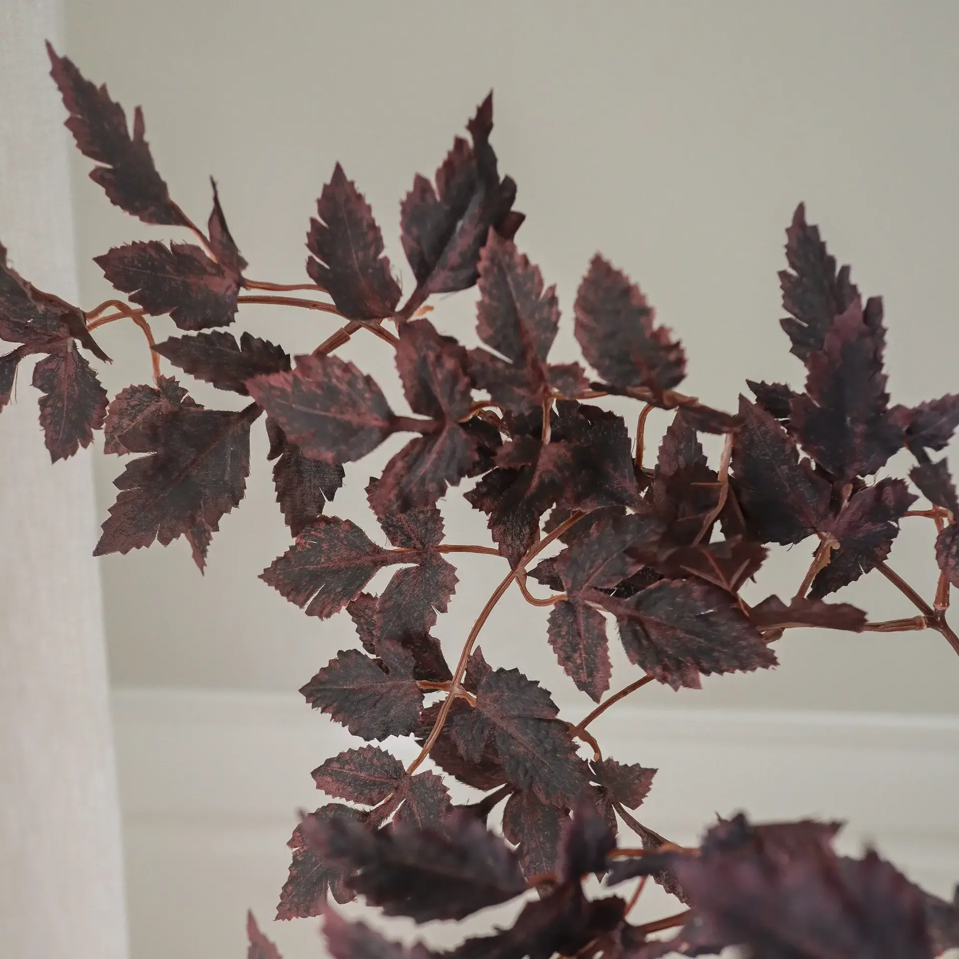Burgundy Plum Leaves kunstig bukett, 85 cm, 4 stk. Botané