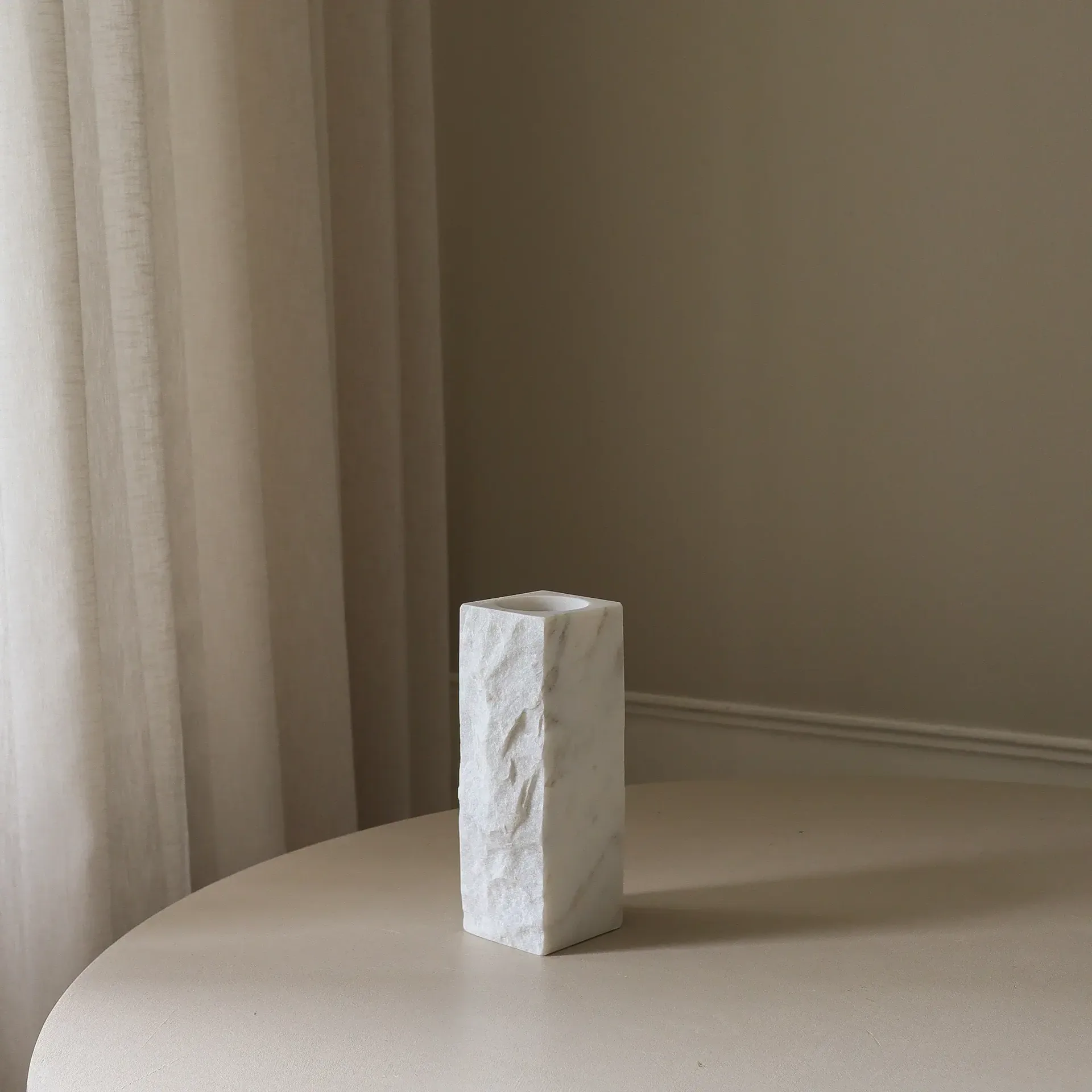 Carrara Edge marmorvase, Liten, 25 cm Botané