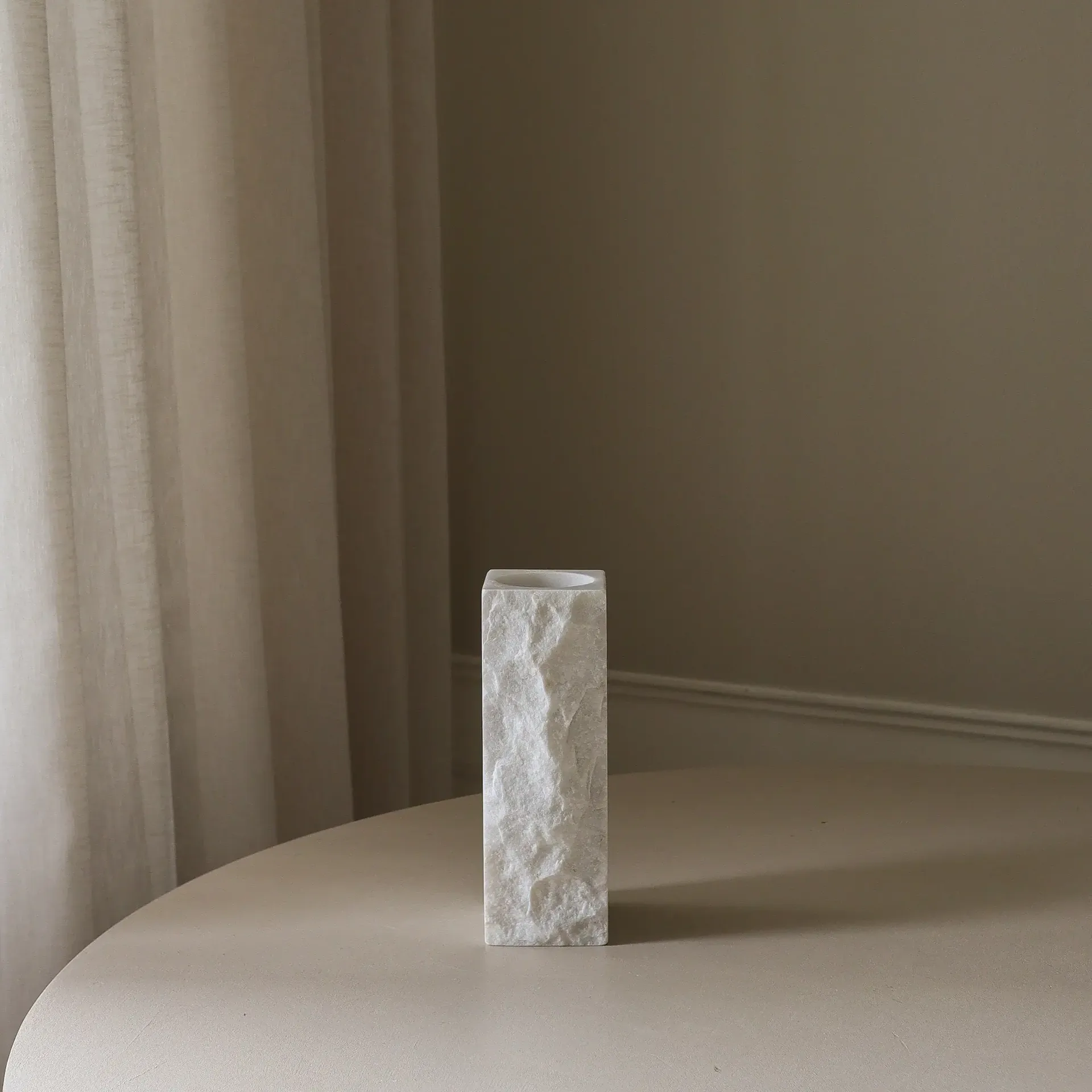 Carrara Edge marmorvase, Liten, 25 cm Botané