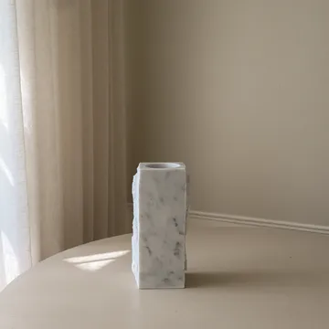 Carrara Edge marmorvase - Medium, 30 cm - Botané