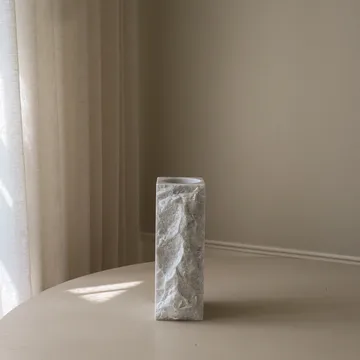 Carrara Edge marmorvase - Medium, 30 cm - Botané