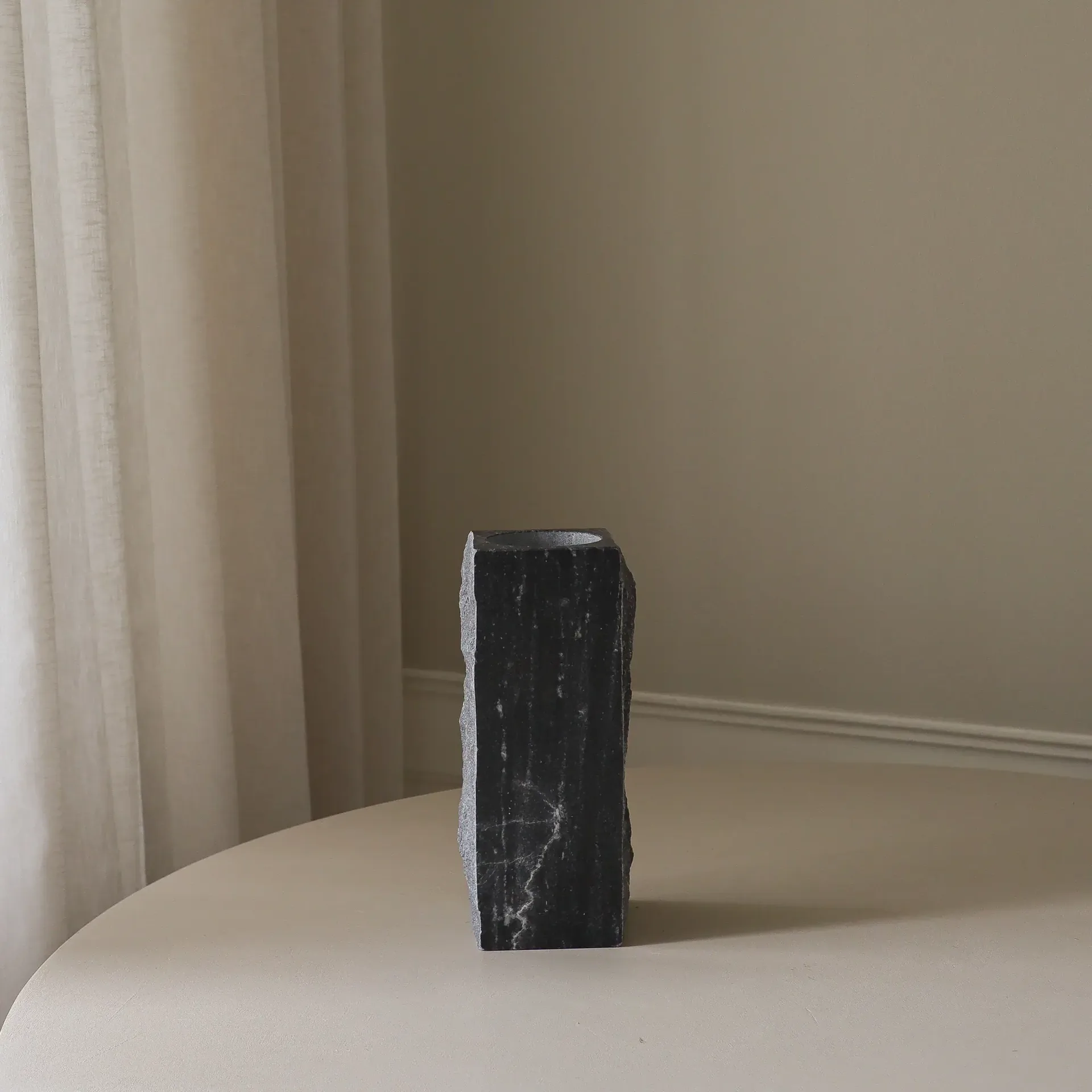 Cartier Edge marmorvase, Medium, 30 cm Botané