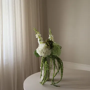 Enchanted Matcha kunstig bukett - Ridderspore-amarant-hortensia-kaktus, 9 stk - Botané