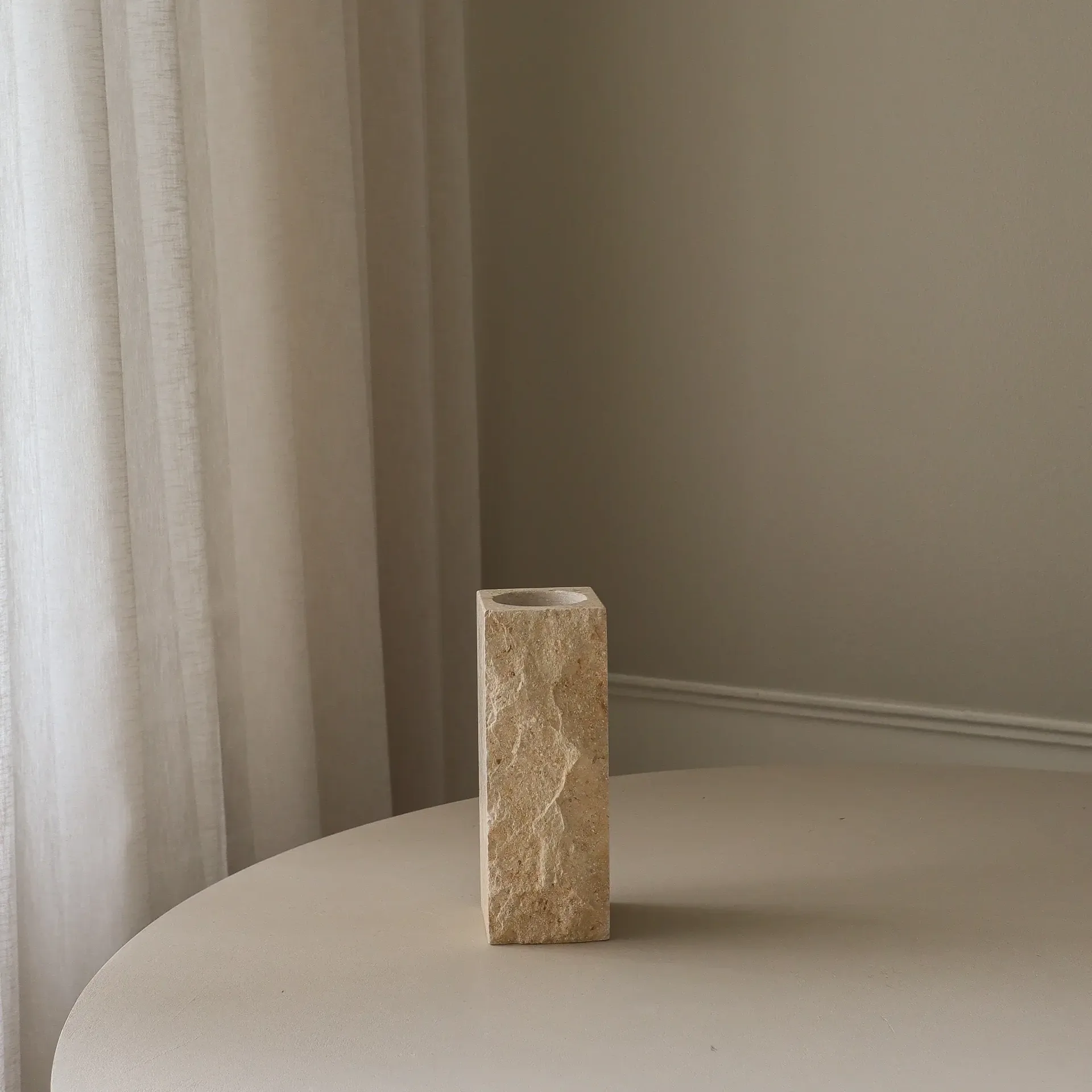Limestone Edge marmorvase, Liten, 25 cm Botané