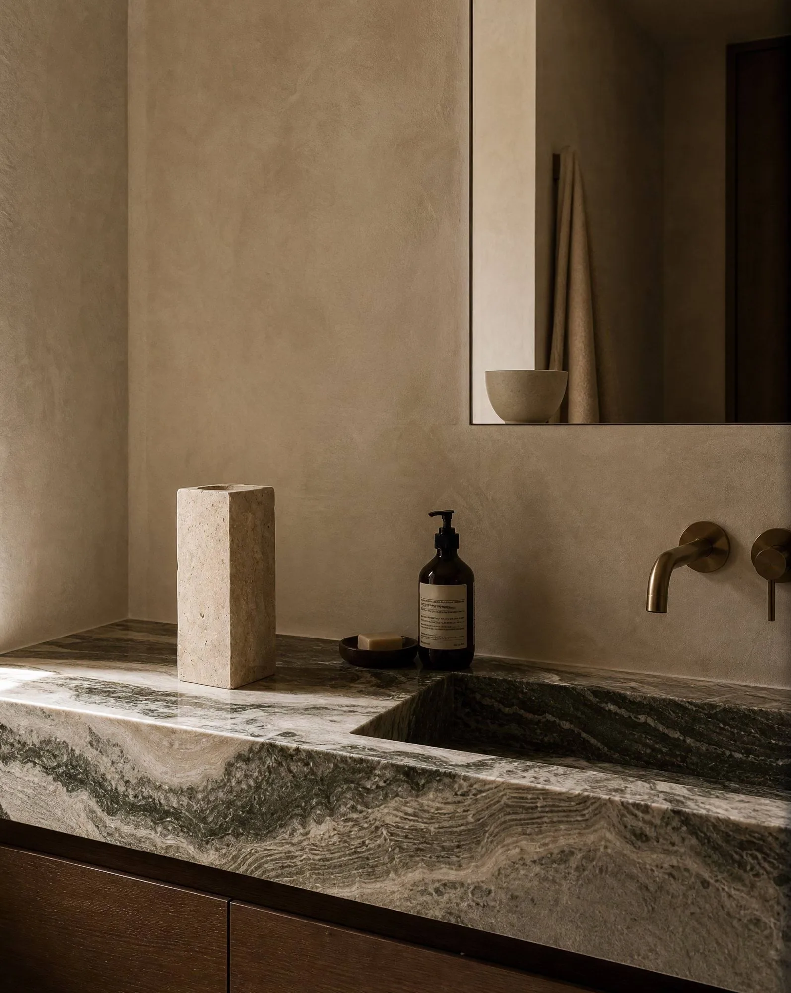 Limestone Edge marmorvase, Medium, 30 cm Botané