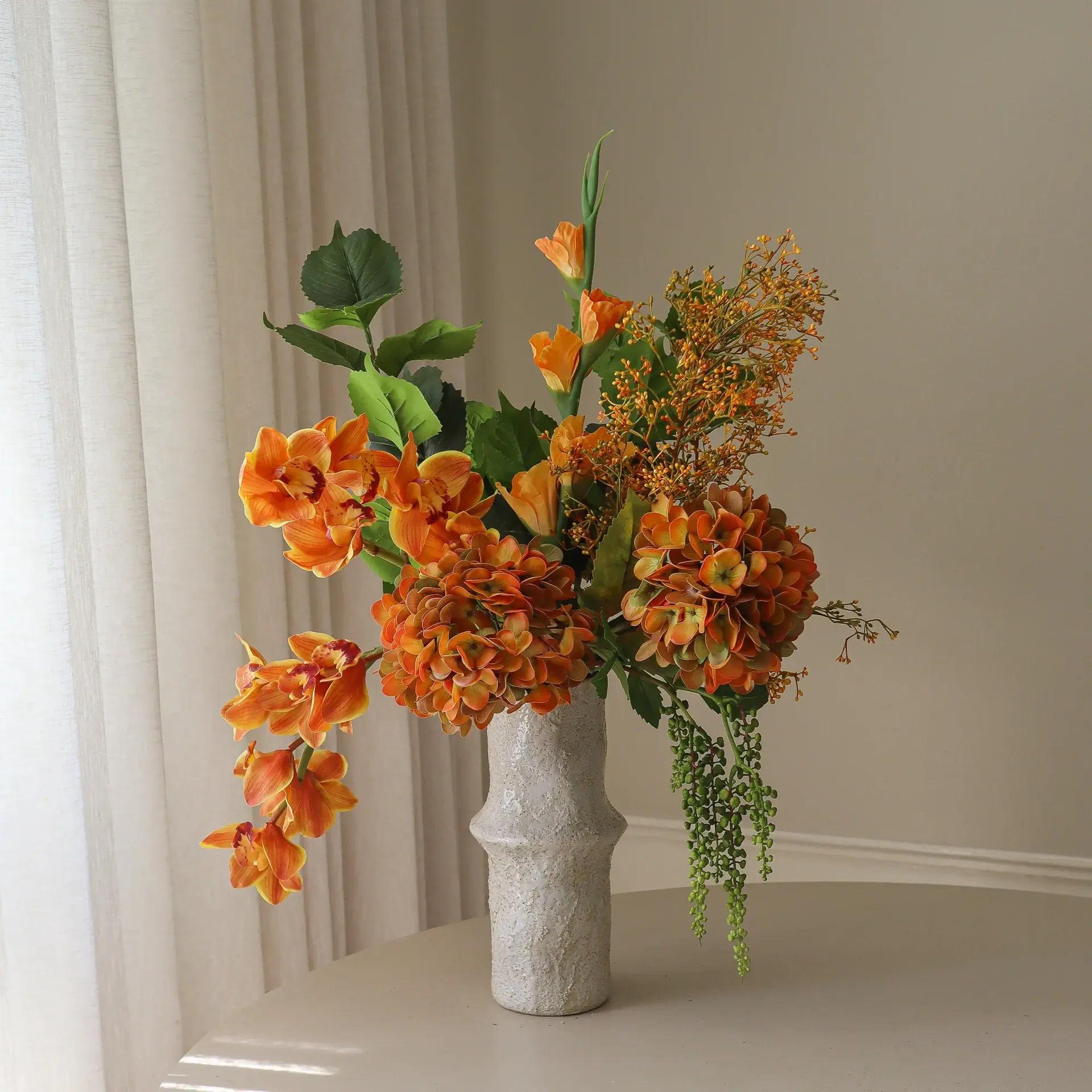 The Orangery kunstig bukett, Cymbidiumorkidé-gladiolus-hortensia, 85 cm, 10 stk Botané