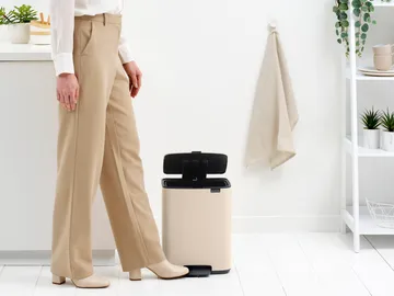 Bo pedalbøtte 12 l - Soft Beige - Brabantia